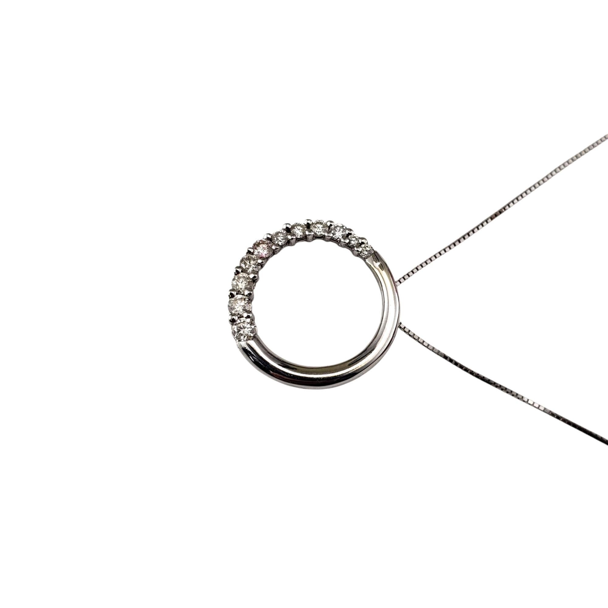 14K Weißgold und Diamant-Halskette mit Kreis-Anhänger #21815 (Brillantschliff) im Angebot