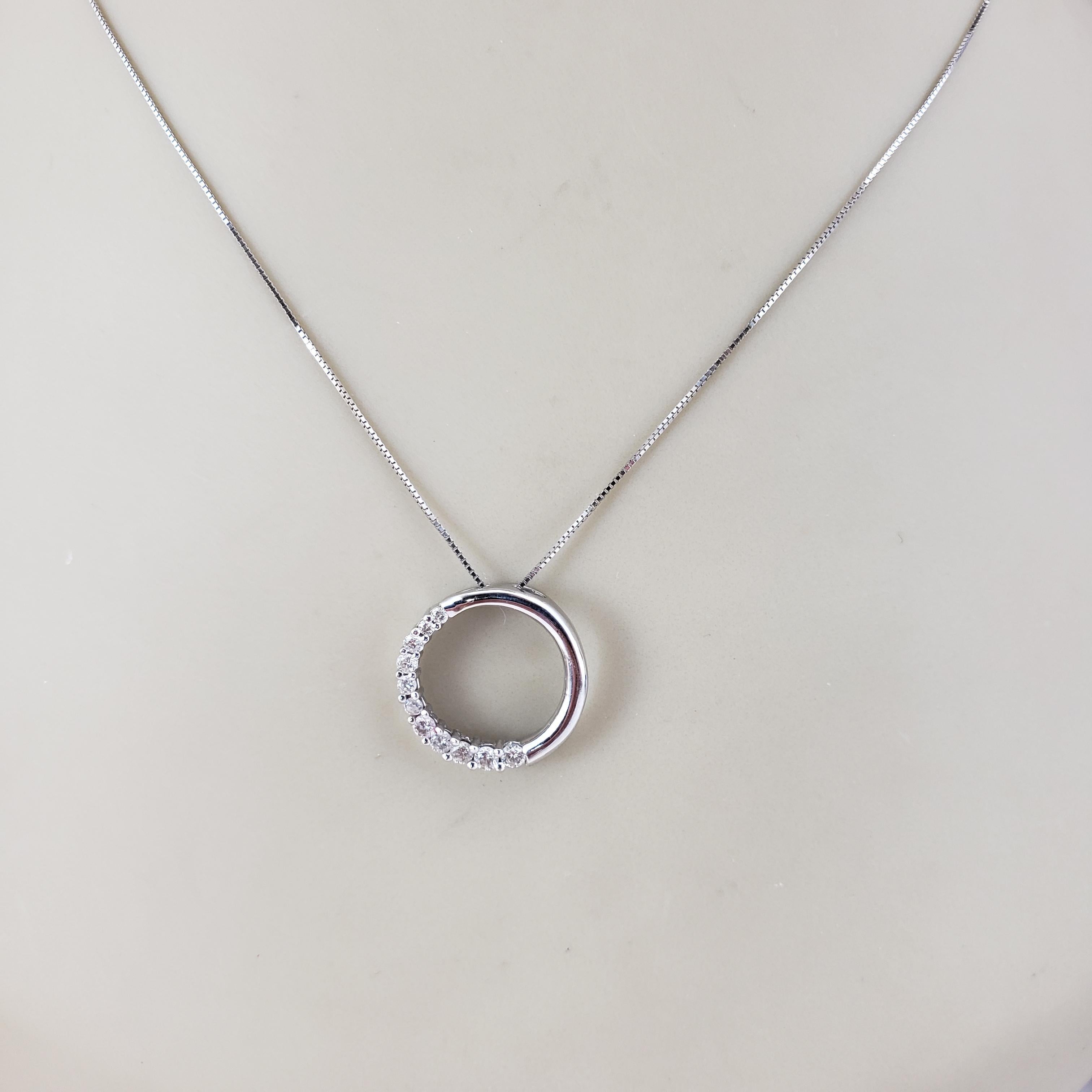 14K Weißgold und Diamant-Halskette mit Kreis-Anhänger #21815 im Angebot 3