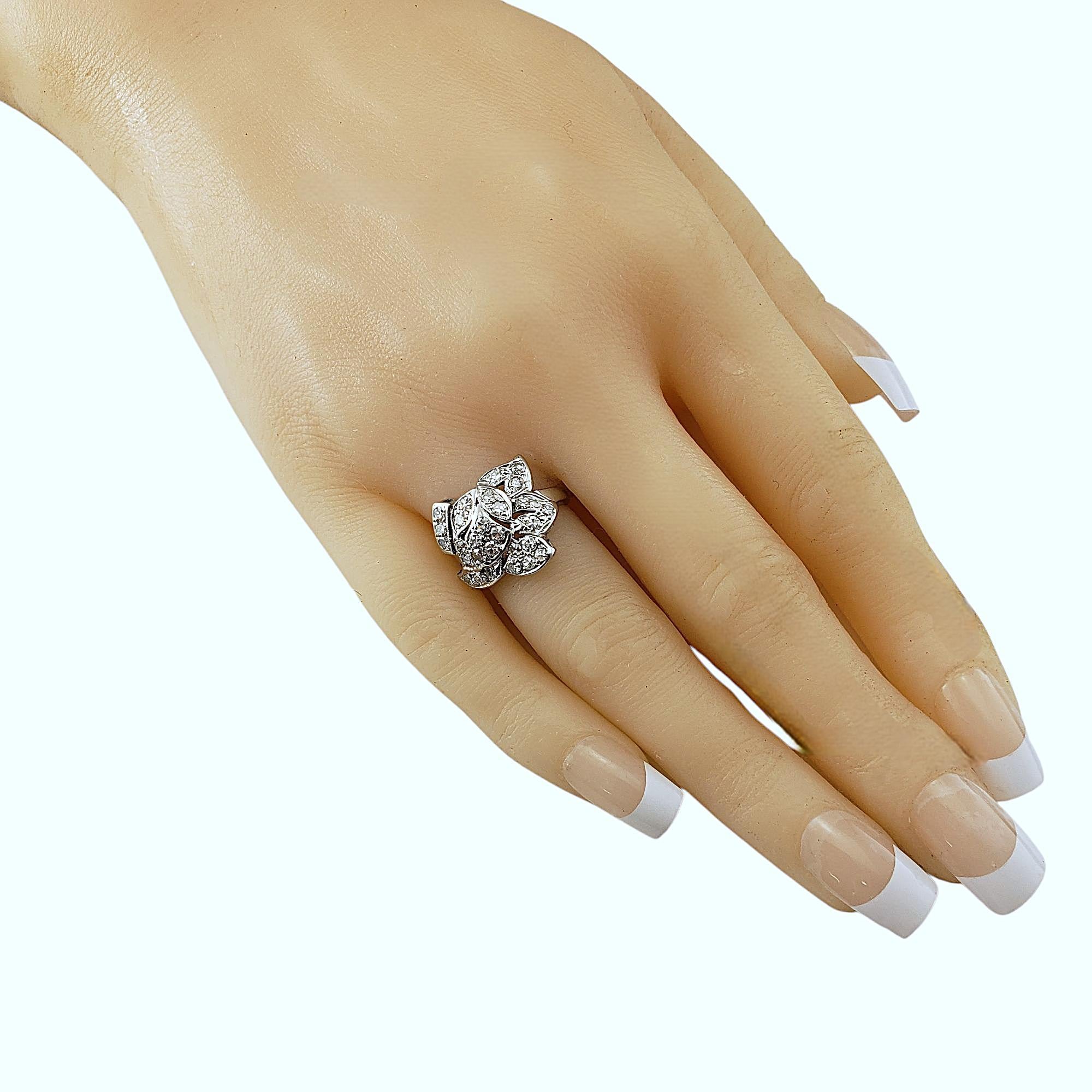14K Weißgold und Diamant-Cluster-Ring Größe 3,5 #21471 im Angebot 1