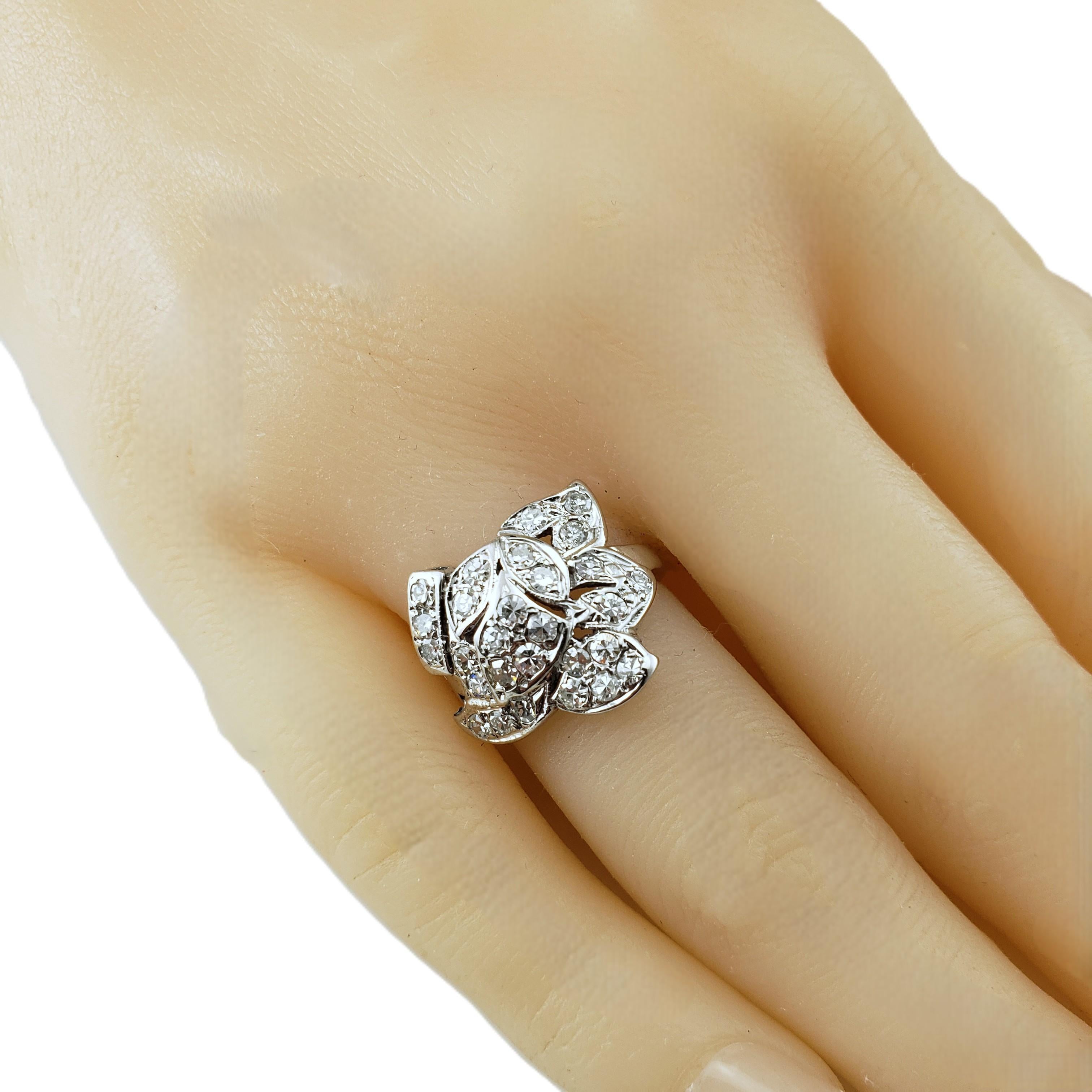 14K Weißgold und Diamant-Cluster-Ring Größe 3,5 #21471 im Angebot 2