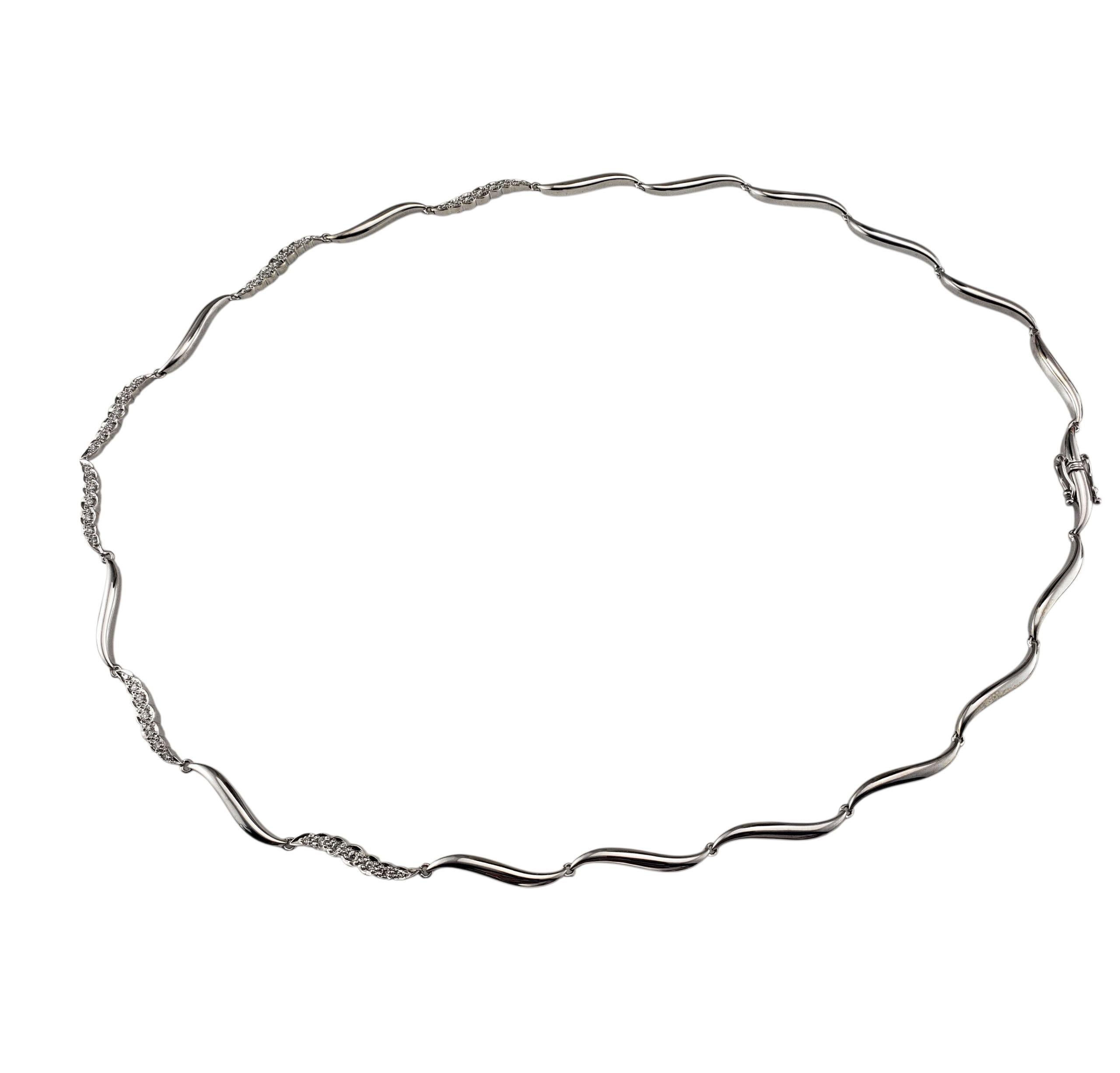 Contemporain Collier en or blanc 14K et diamants #23297 en vente