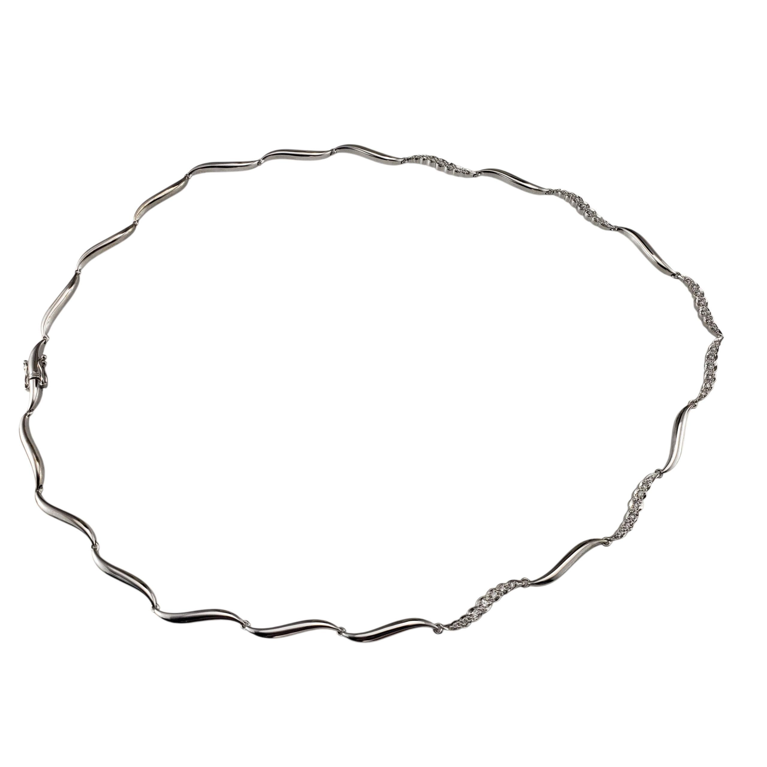 Taille brillant Collier en or blanc 14K et diamants #23297 en vente