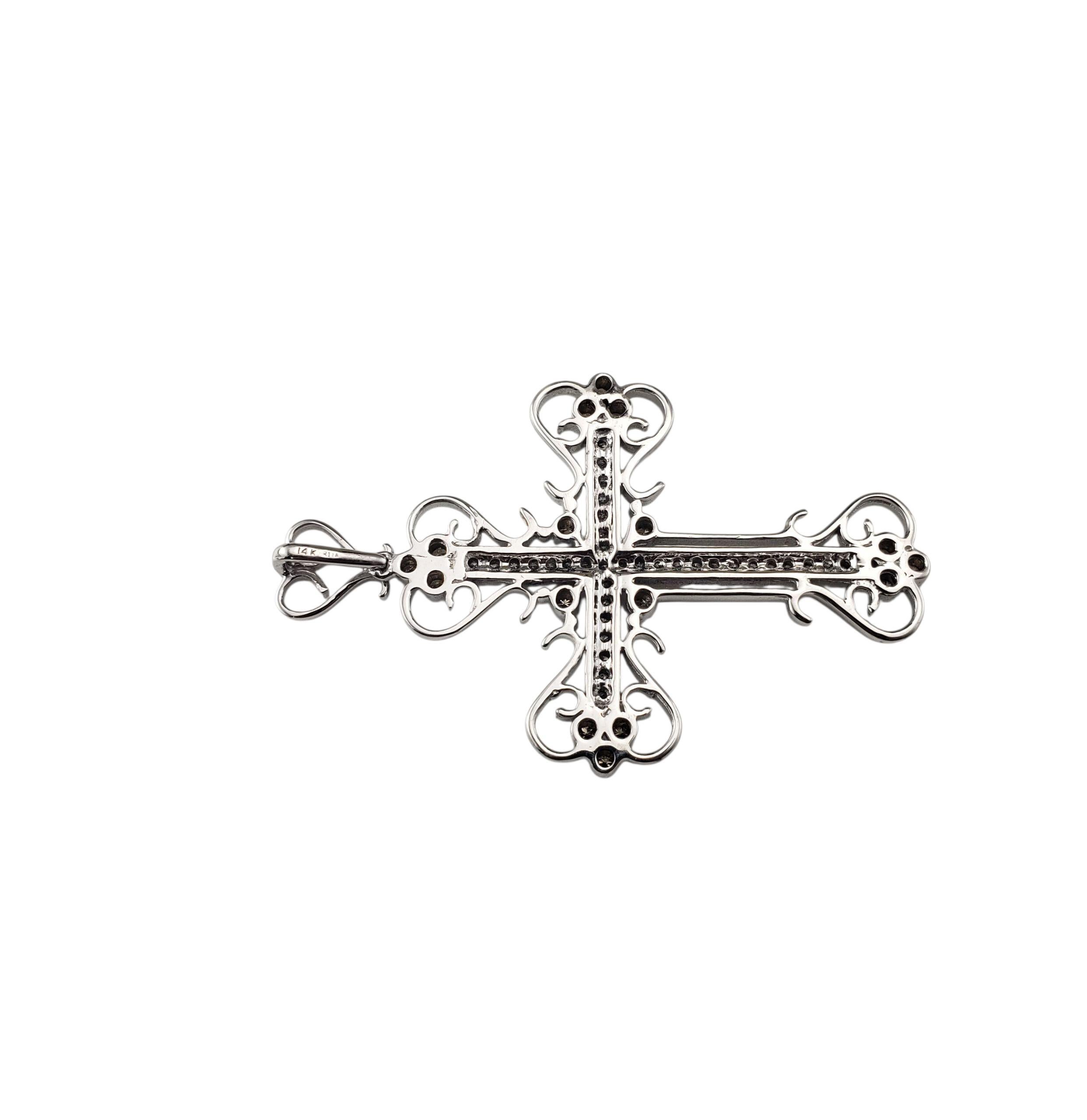 Ciondolo a croce in filigrana in oro bianco 14K e diamanti #22773 In condizioni buone in vendita a Washington Depot, CT