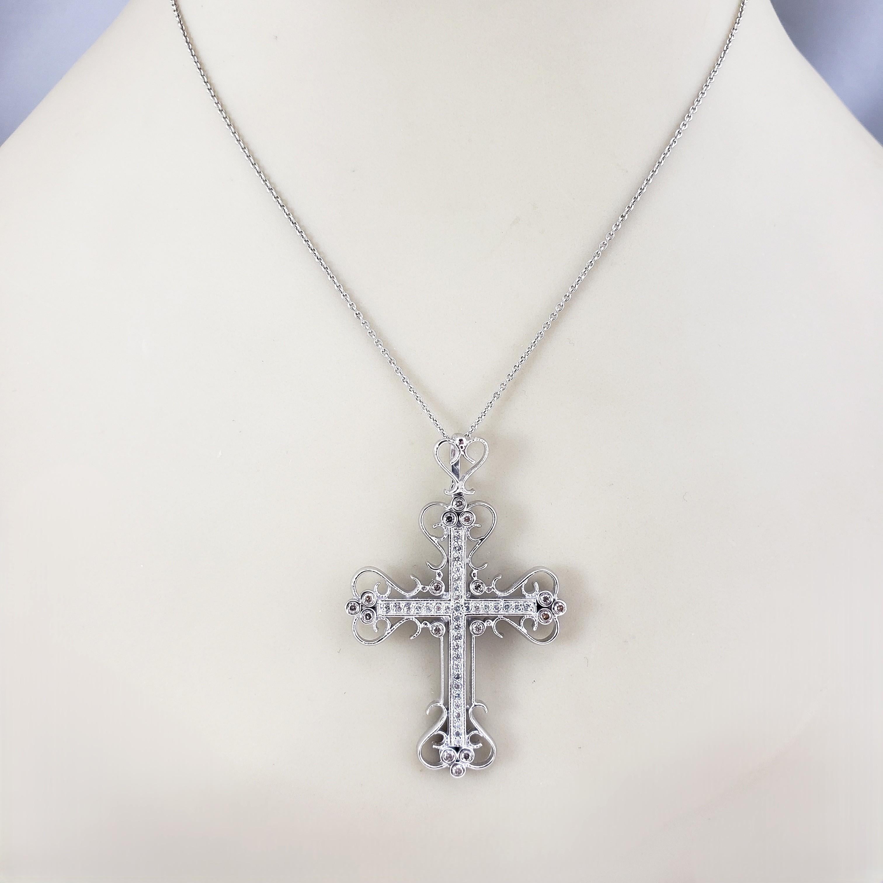 Ciondolo a croce in filigrana in oro bianco 14K e diamanti #22773 in vendita 2