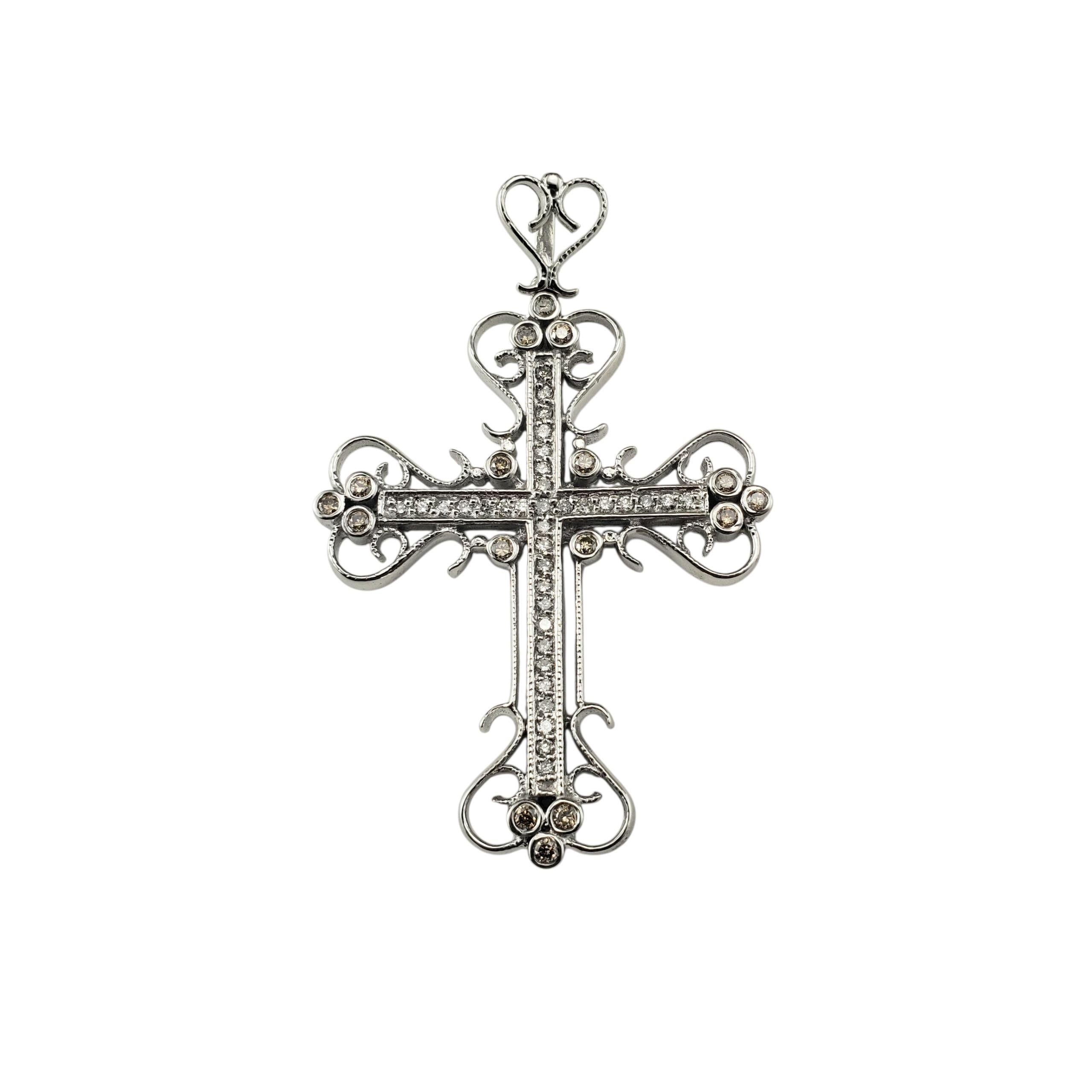 Ciondolo a croce in filigrana in oro bianco 14K e diamanti #22773 in vendita