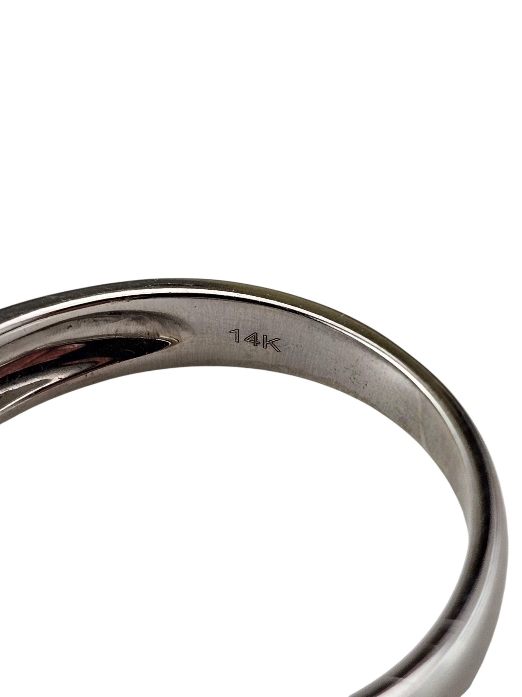 Taille brillant Bague en or blanc 14K et diamant en forme de coeur Taille 6.5-6.75 #23970 en vente