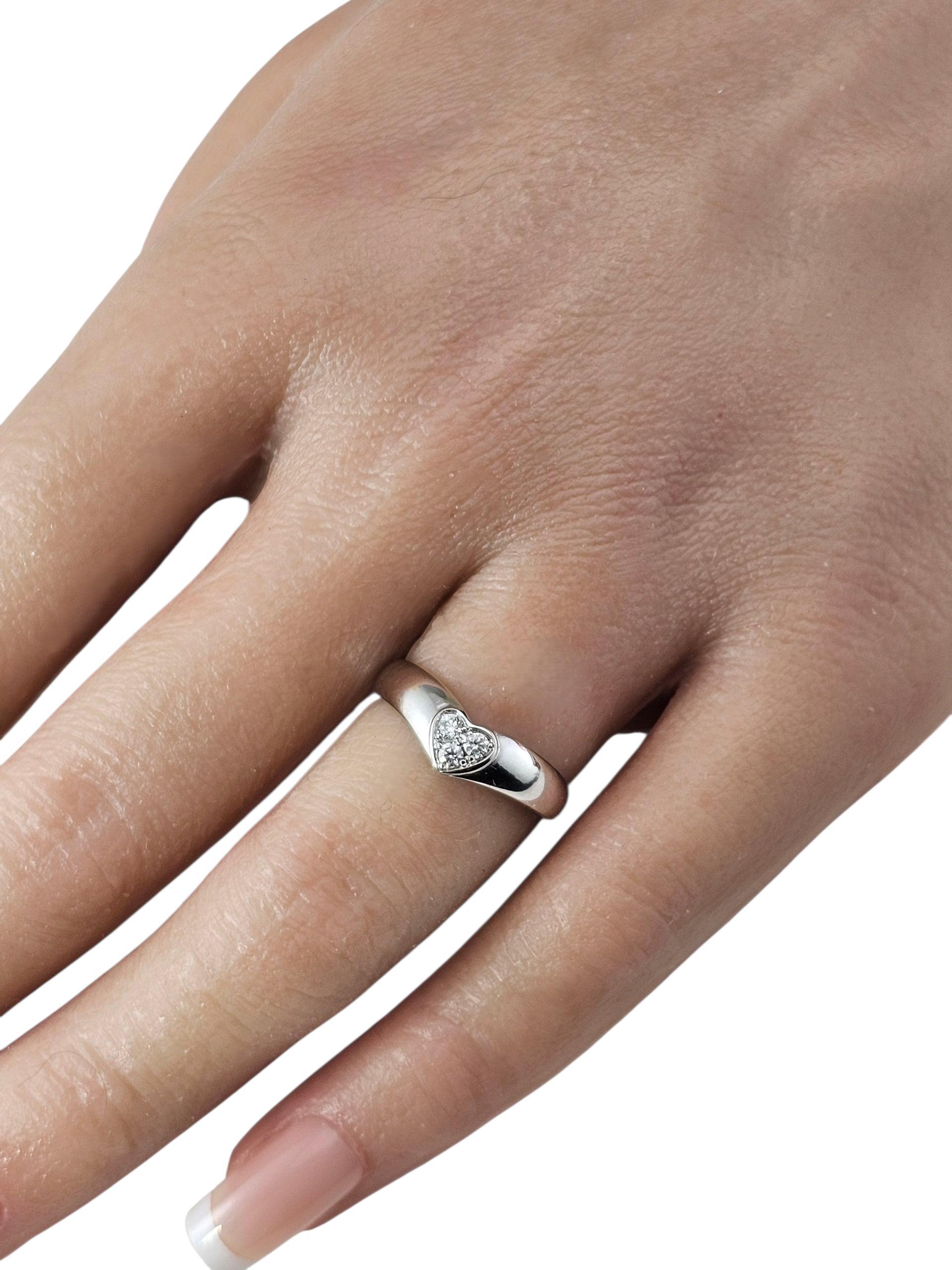 Bague en or blanc 14K et diamant en forme de coeur Taille 6.5-6.75 #23970 en vente 1