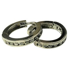 14K Weißgold und Diamant-Creolen Huggie-Ohrringe #20885