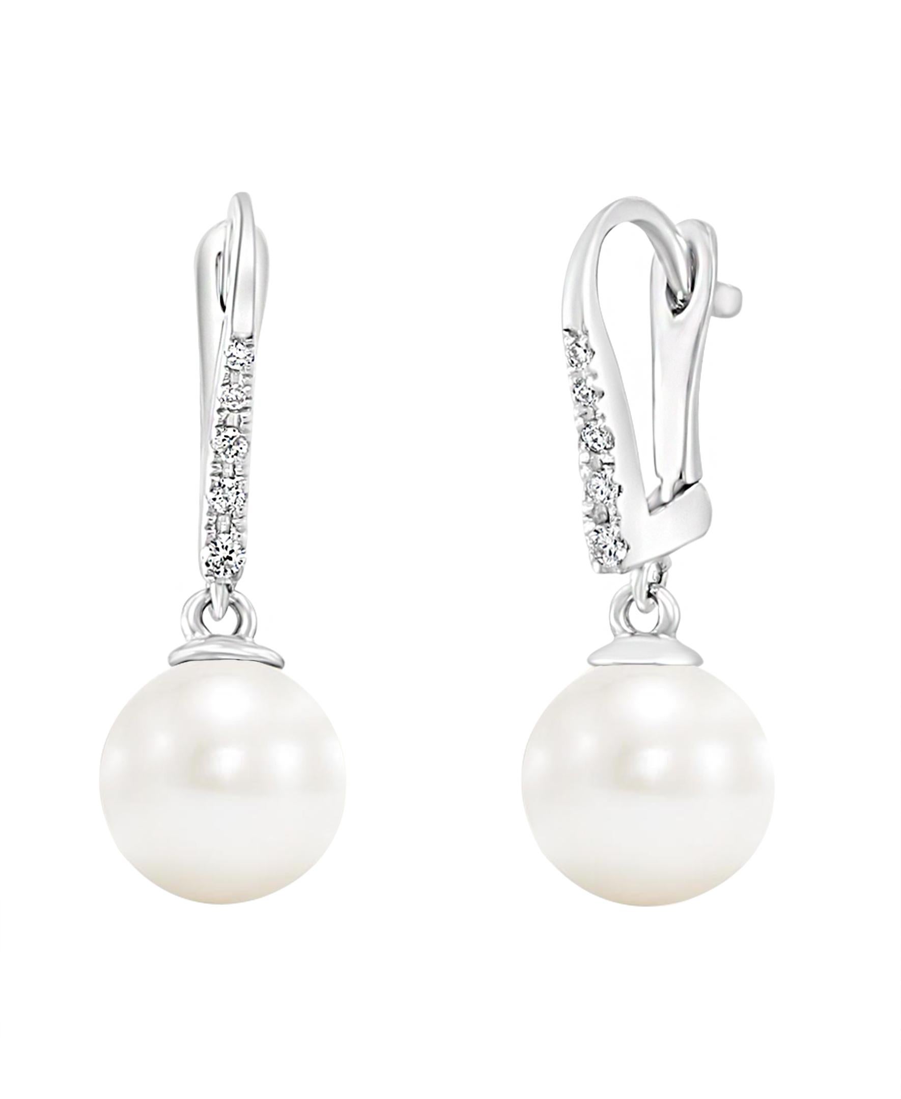 These 8-8.5mm Chinese freshwater cultured pearls are set on 14K white gold lever-back findings adorned with diamonds. These elegant earrings create the perfect complement for any evening wear outfit.
- 14K white gold
- Total diamond weight- 0.085