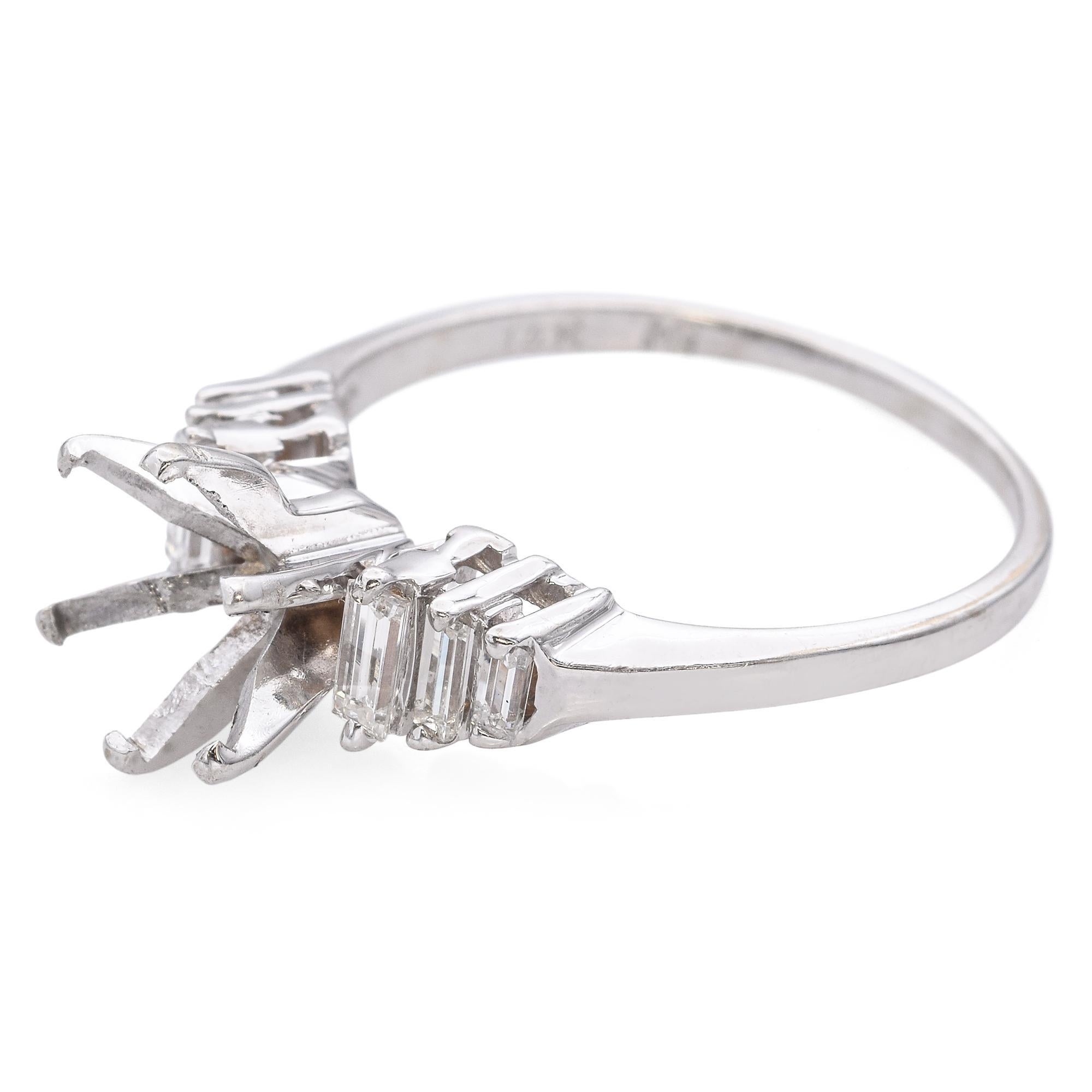 Anillo de compromiso de oro blanco de 14k y diamantes semimontados en Bueno estado para la venta en New York, NY