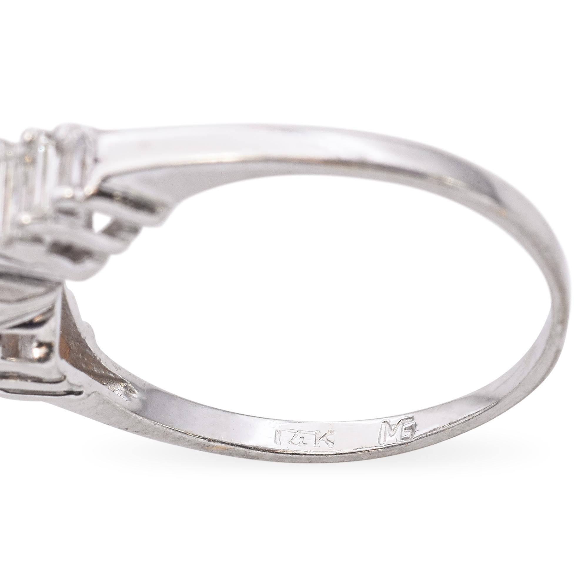 Anillo de compromiso de oro blanco de 14k y diamantes semimontados en venta 2