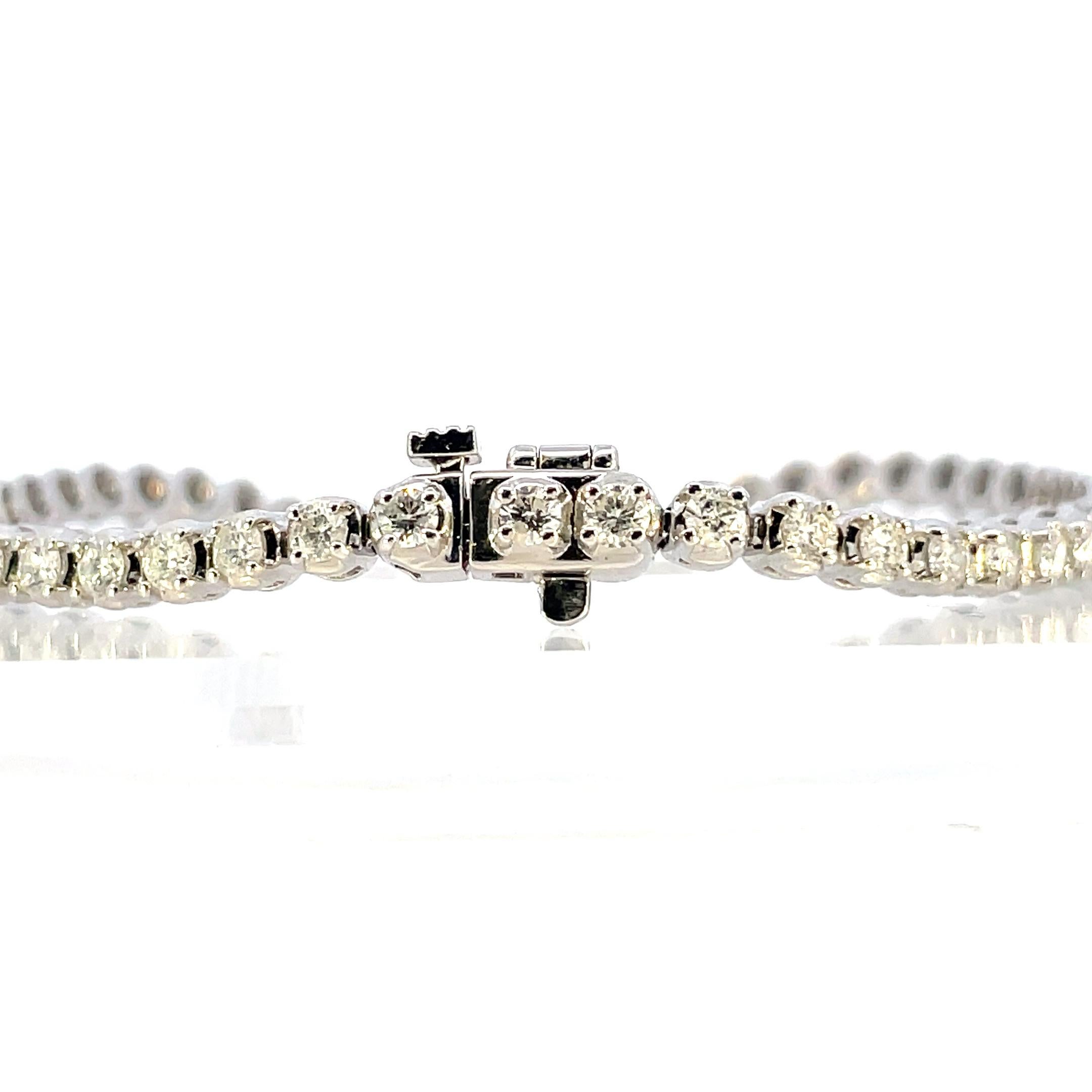 14K White Gold and Diamond Straight Line Tennis Bracelet 2mm In Excellent Condition For Sale In Lexington, KY