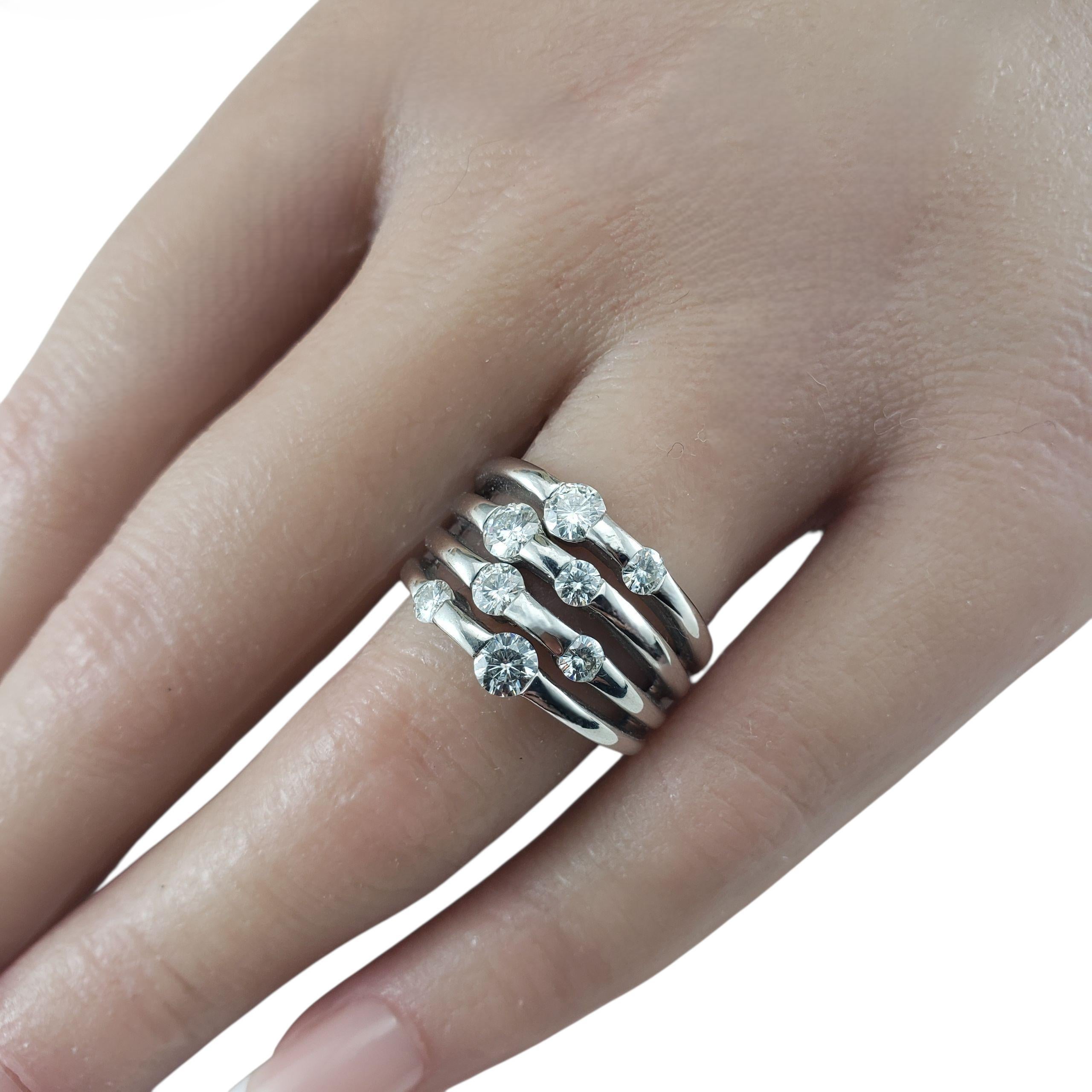 Anello a più file in oro bianco 14K e moissanite misura 7,5 #23016 in vendita 4