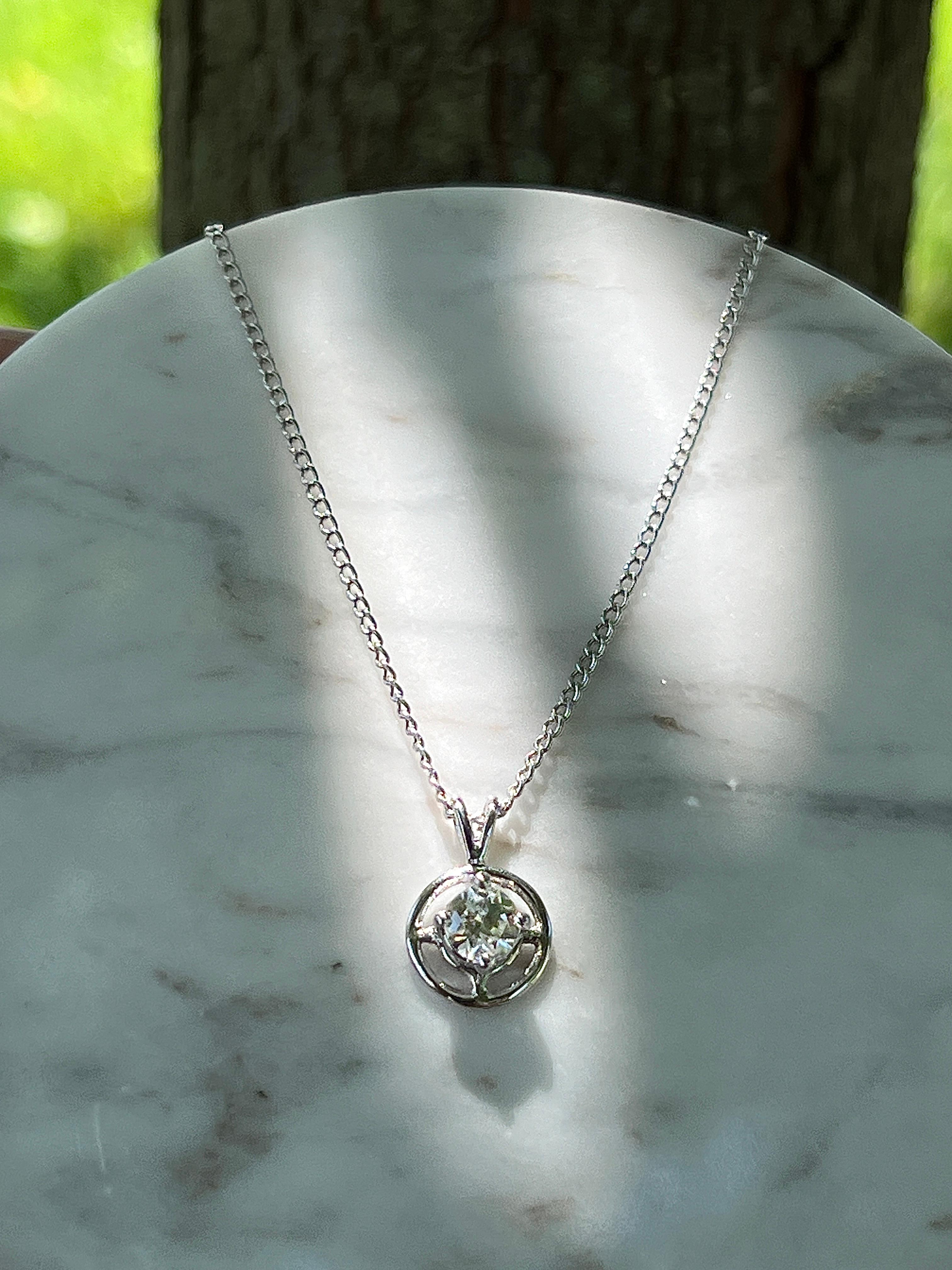 Collier pendentif en or blanc 14 carats et diamants ronds brillants Unisexe en vente