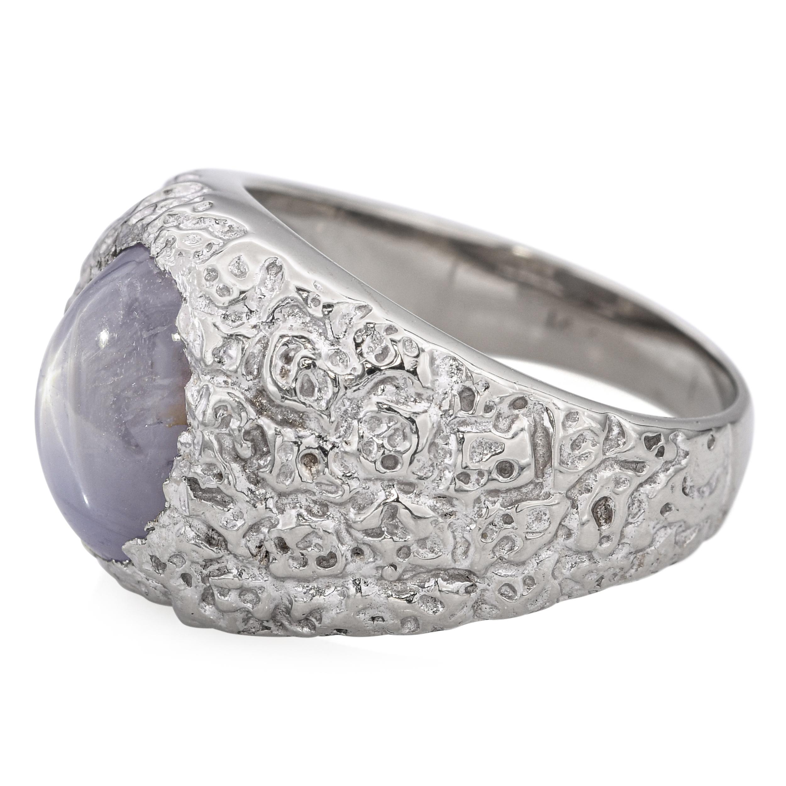 14k Weißgold und Stern Saphir gehämmert Finish Ring (Cabochon) im Angebot