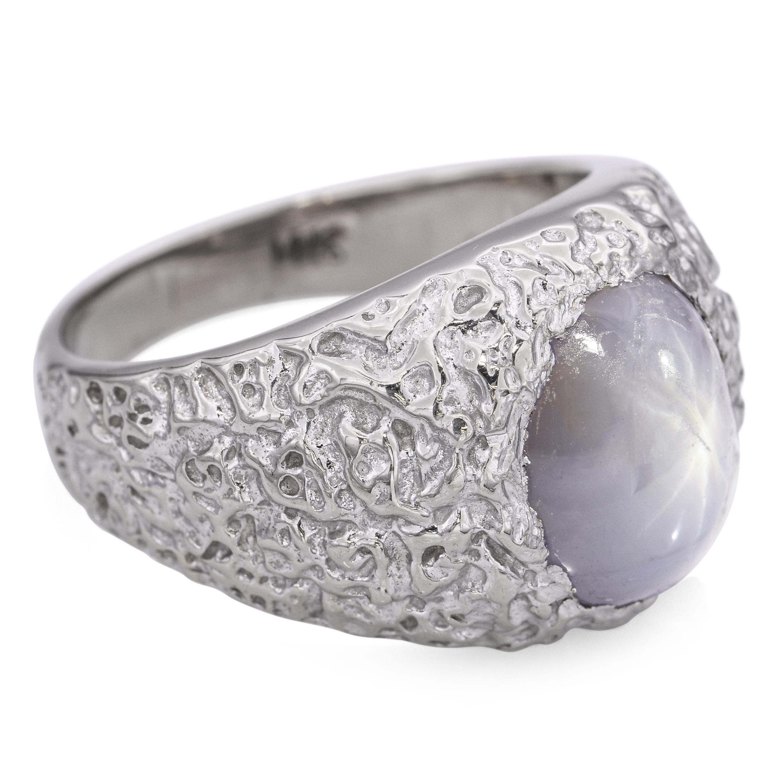14k Weißgold und Stern Saphir gehämmert Finish Ring für Damen oder Herren im Angebot
