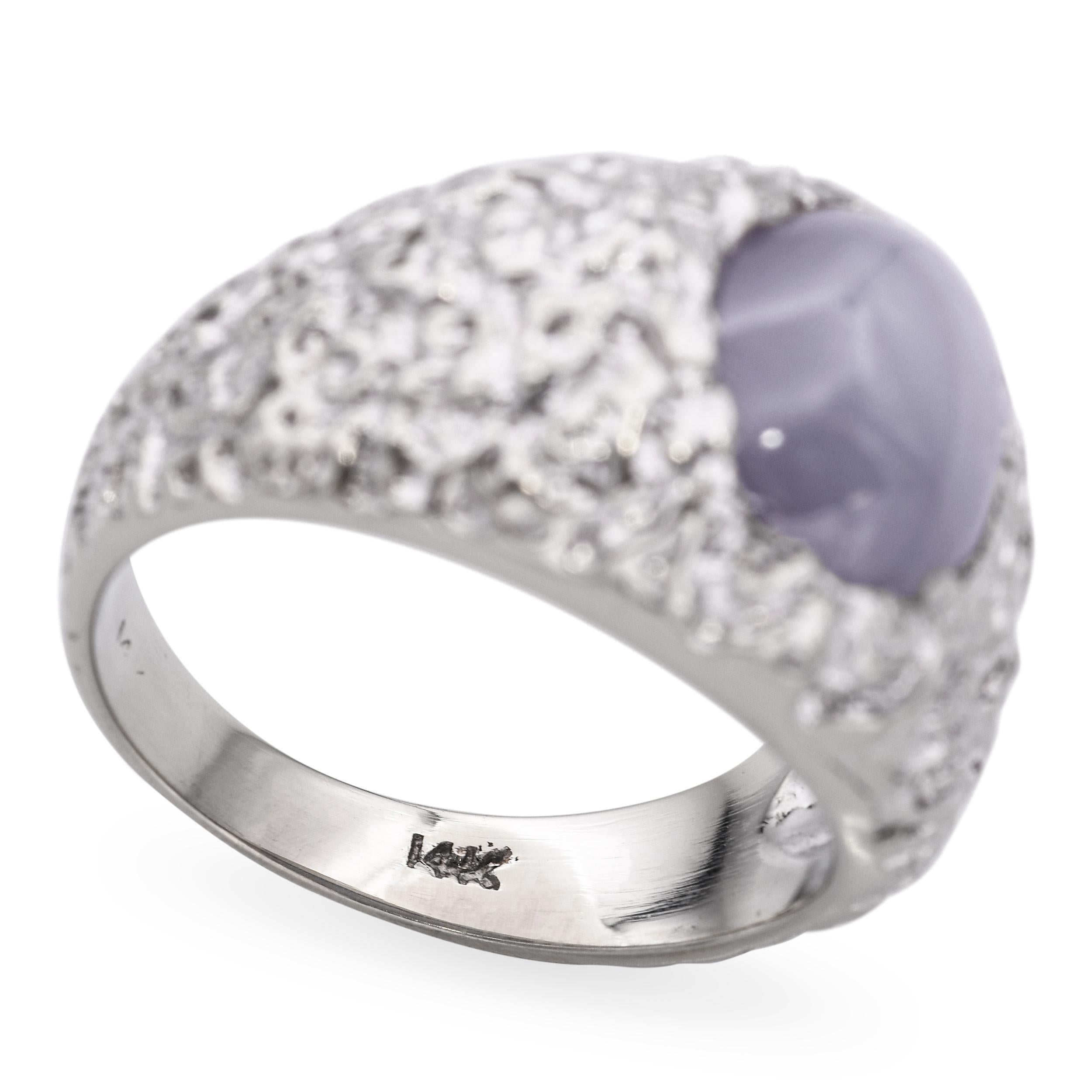 14k Weißgold und Stern Saphir gehämmert Finish Ring im Angebot 1