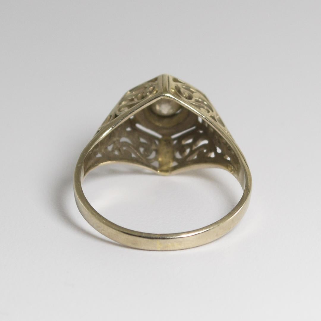 14K White Gold Antique Diamond Ring 0.20ct In Excellent Condition For Sale In Laguna Beach, CA