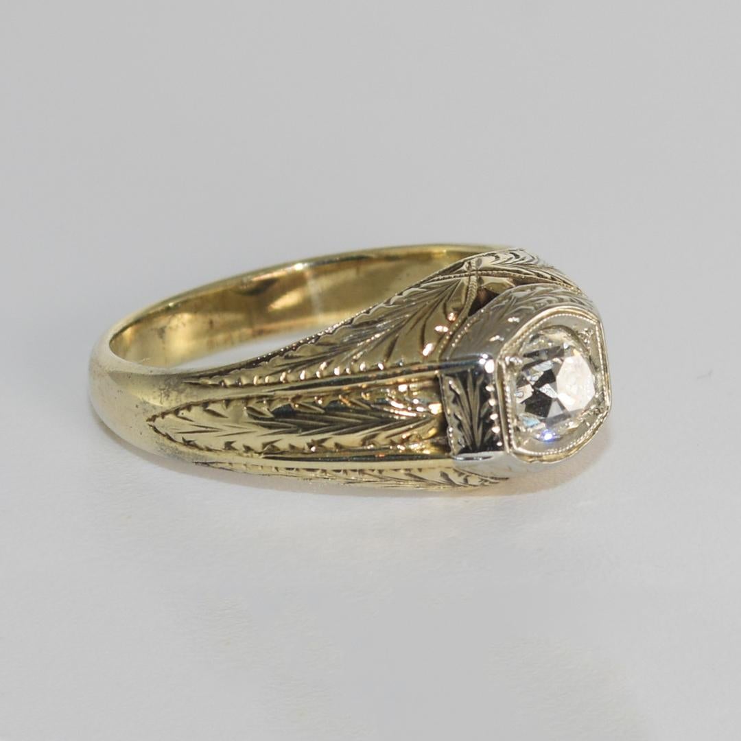 Il modello Signet in oro bianco 14 carati pesa 8 grammi.
Contiene uno splendido diamante a forma rotonda di 4,5 mm montato in una montatura a pavé, con un peso totale di 0,50 carati e purezza VS.
Questo anello vintage è una misura 7.8 ed è in