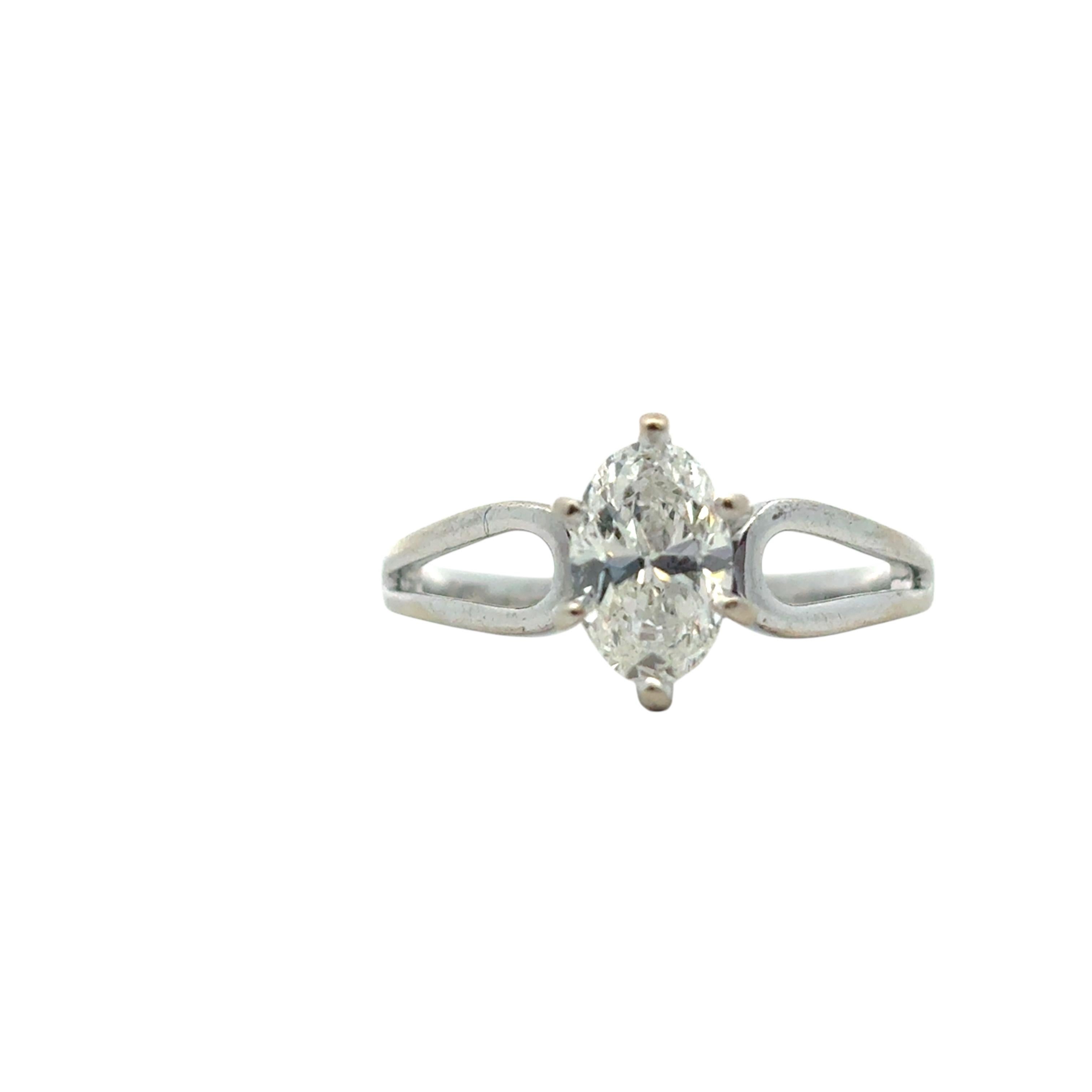 Moderno 14k White Gold approx. 0.75 ct Natural Marquise Diamond Ring in vendita