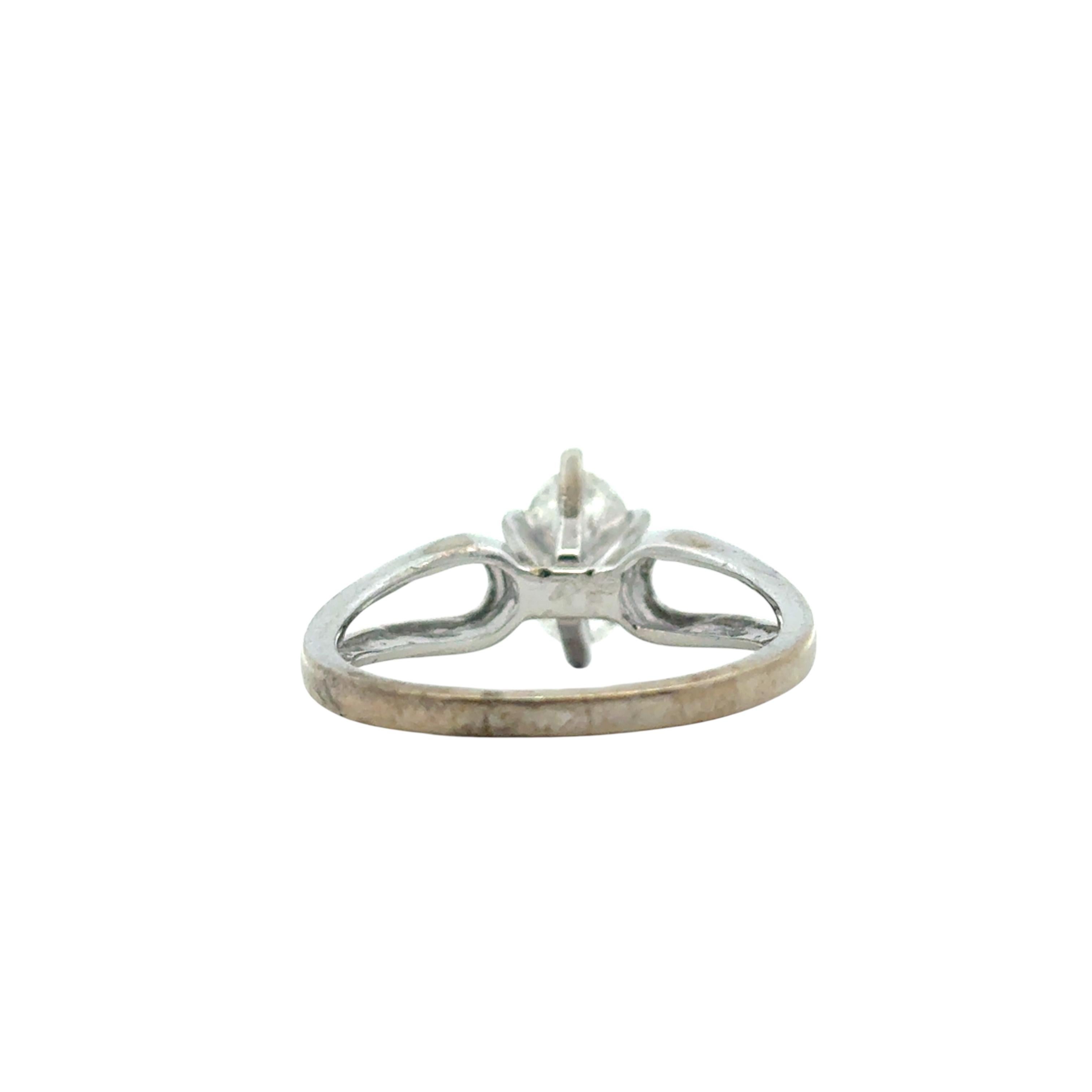 14k White Gold approx. 0.75 ct Natural Marquise Diamond Ring in vendita 1