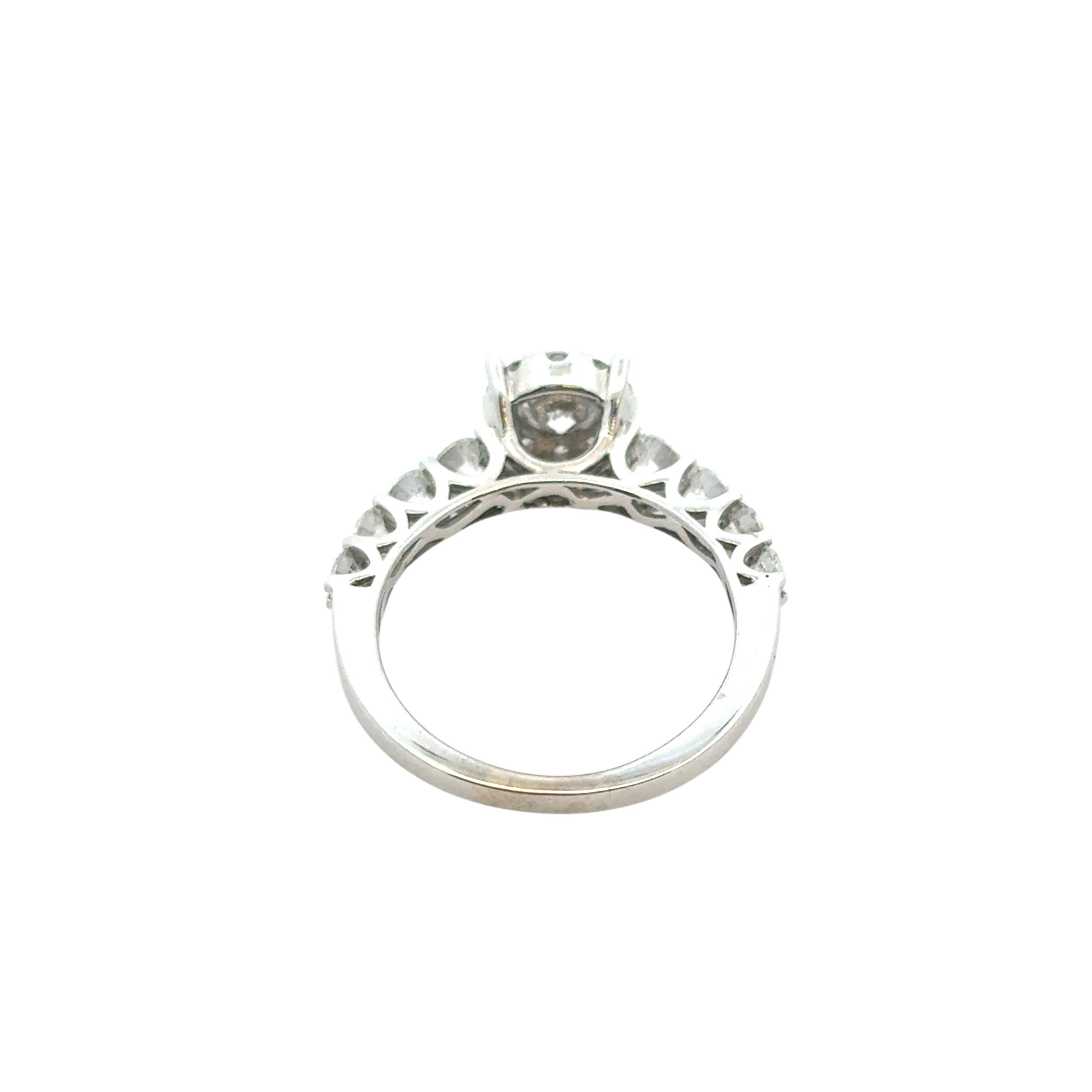 Bague de fiançailles en or blanc 14 carats avec diamants d'environ 0,80 carat en vente 4