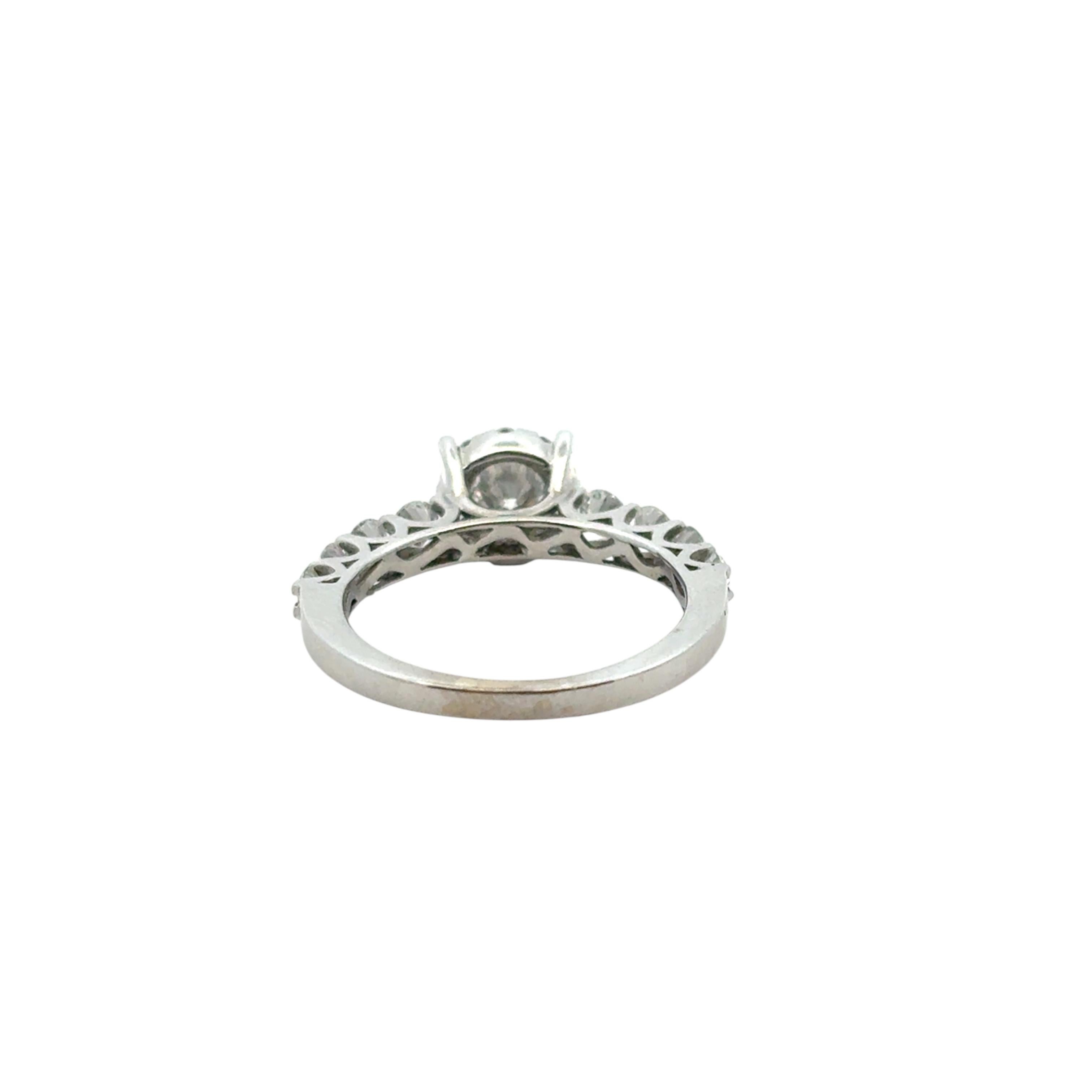 Bague de fiançailles en or blanc 14 carats avec diamants d'environ 0,80 carat en vente 5