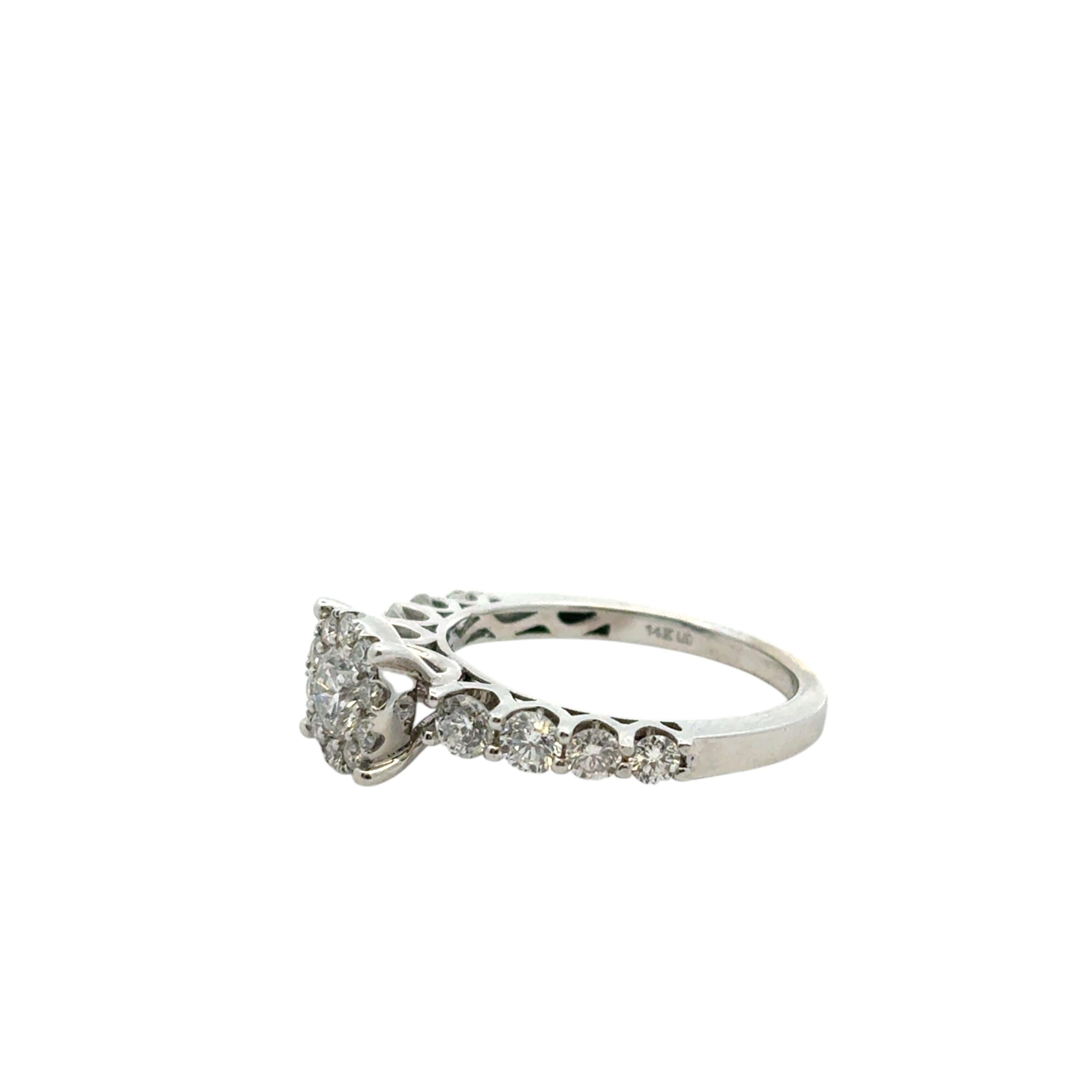 Bague de fiançailles en or blanc 14 carats avec diamants d'environ 0,80 carat en vente 8