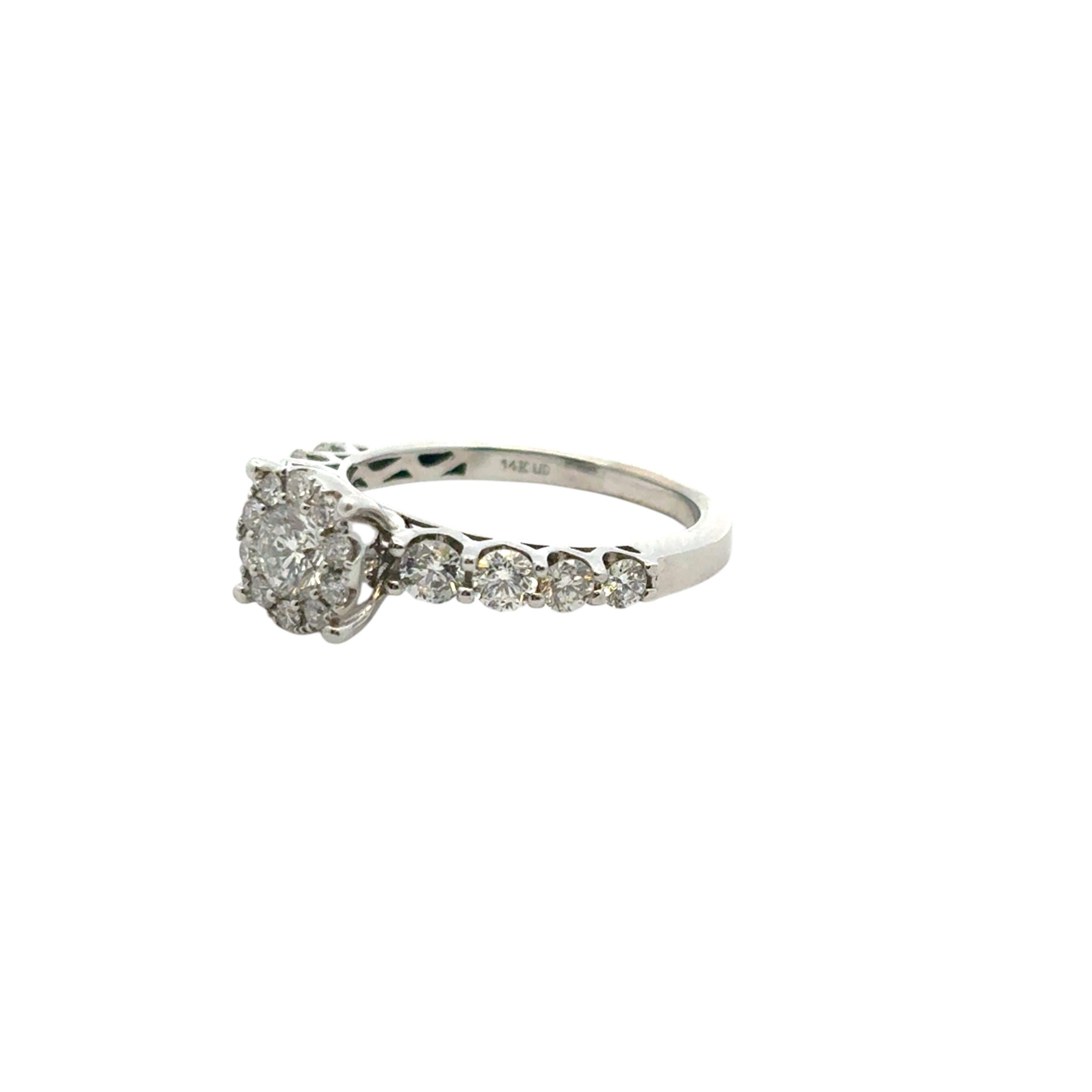 Bague de fiançailles en or blanc 14 carats avec diamants d'environ 0,80 carat en vente 9