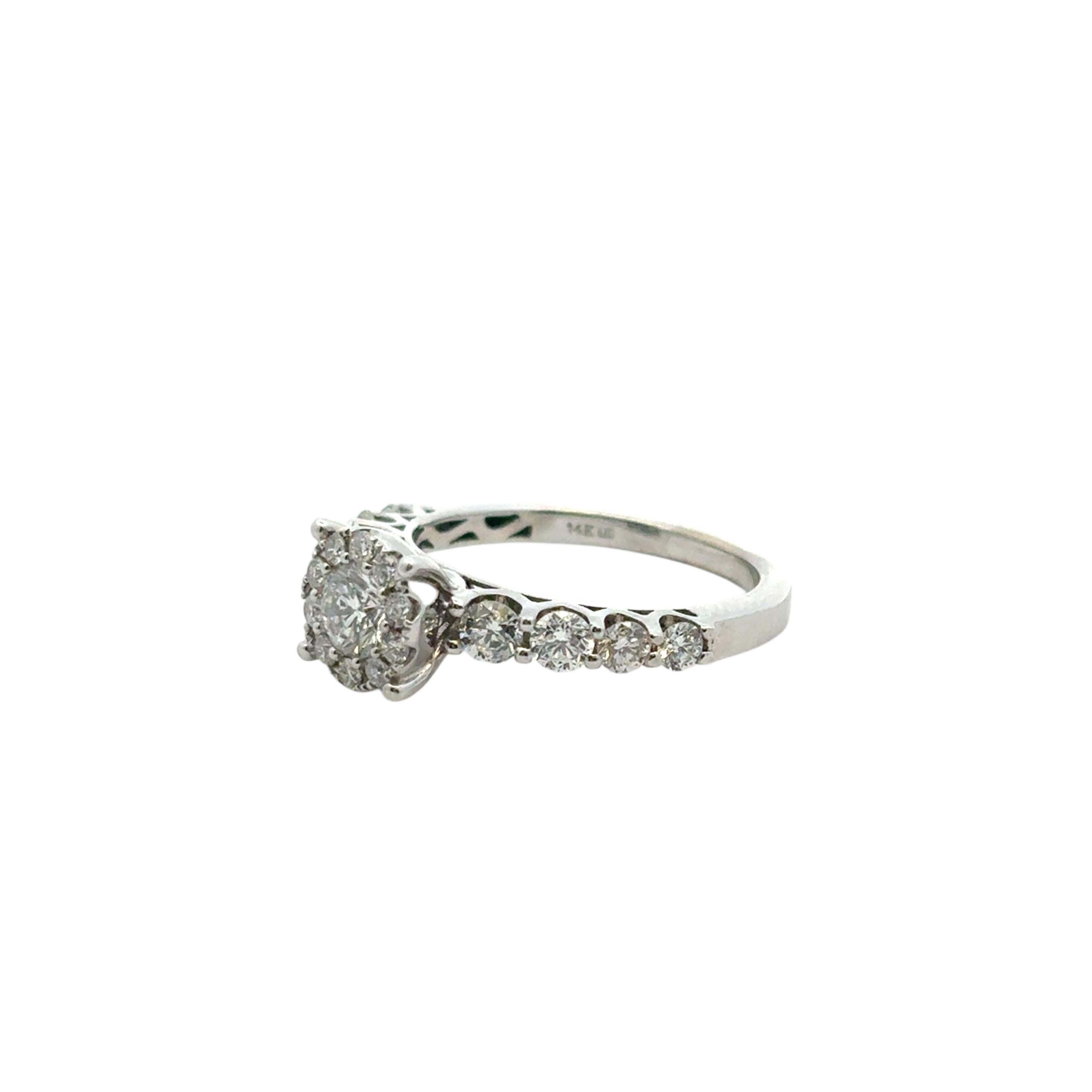 Bague de fiançailles en or blanc 14 carats avec diamants d'environ 0,80 carat en vente 10