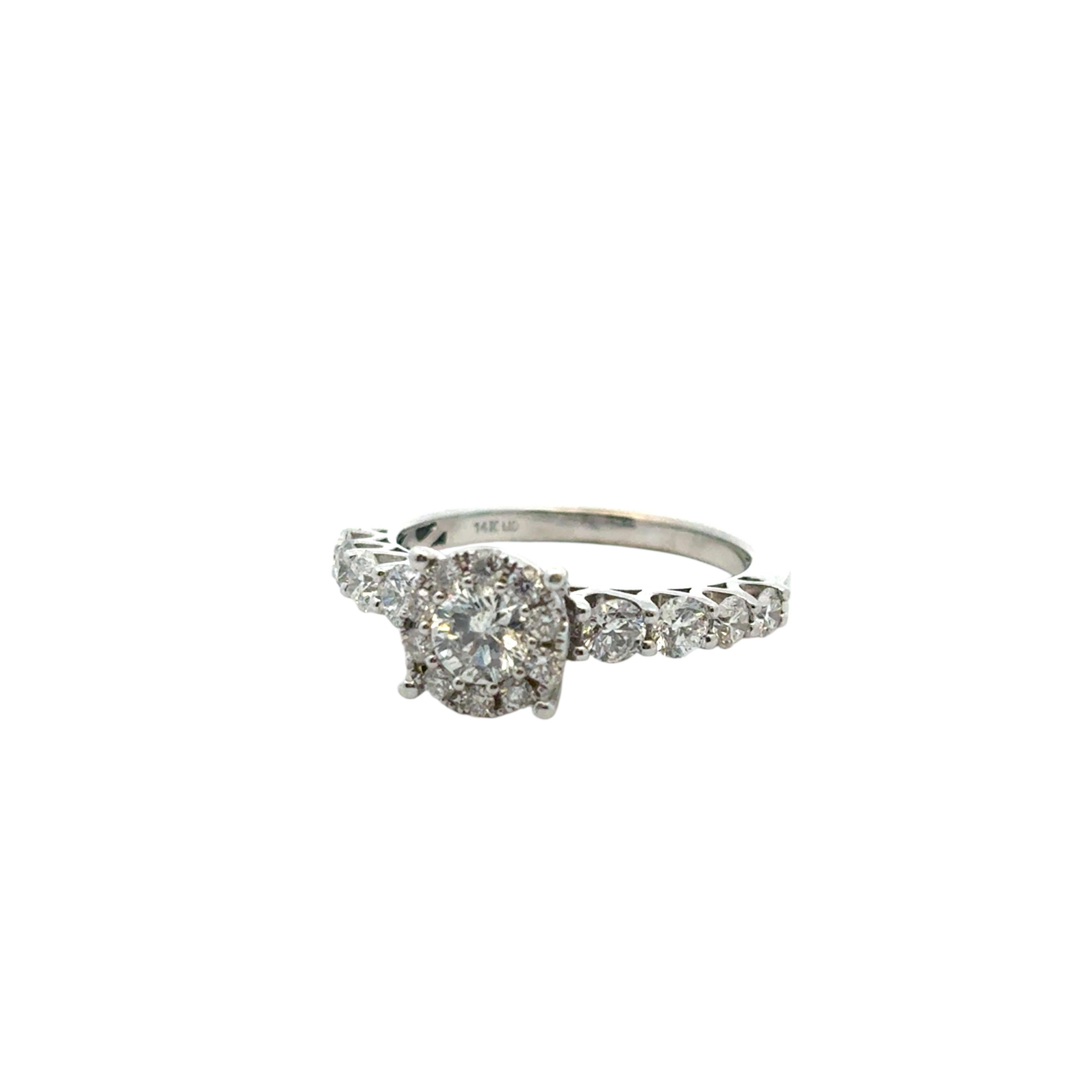 Bague de fiançailles en or blanc 14 carats avec diamants d'environ 0,80 carat en vente 12