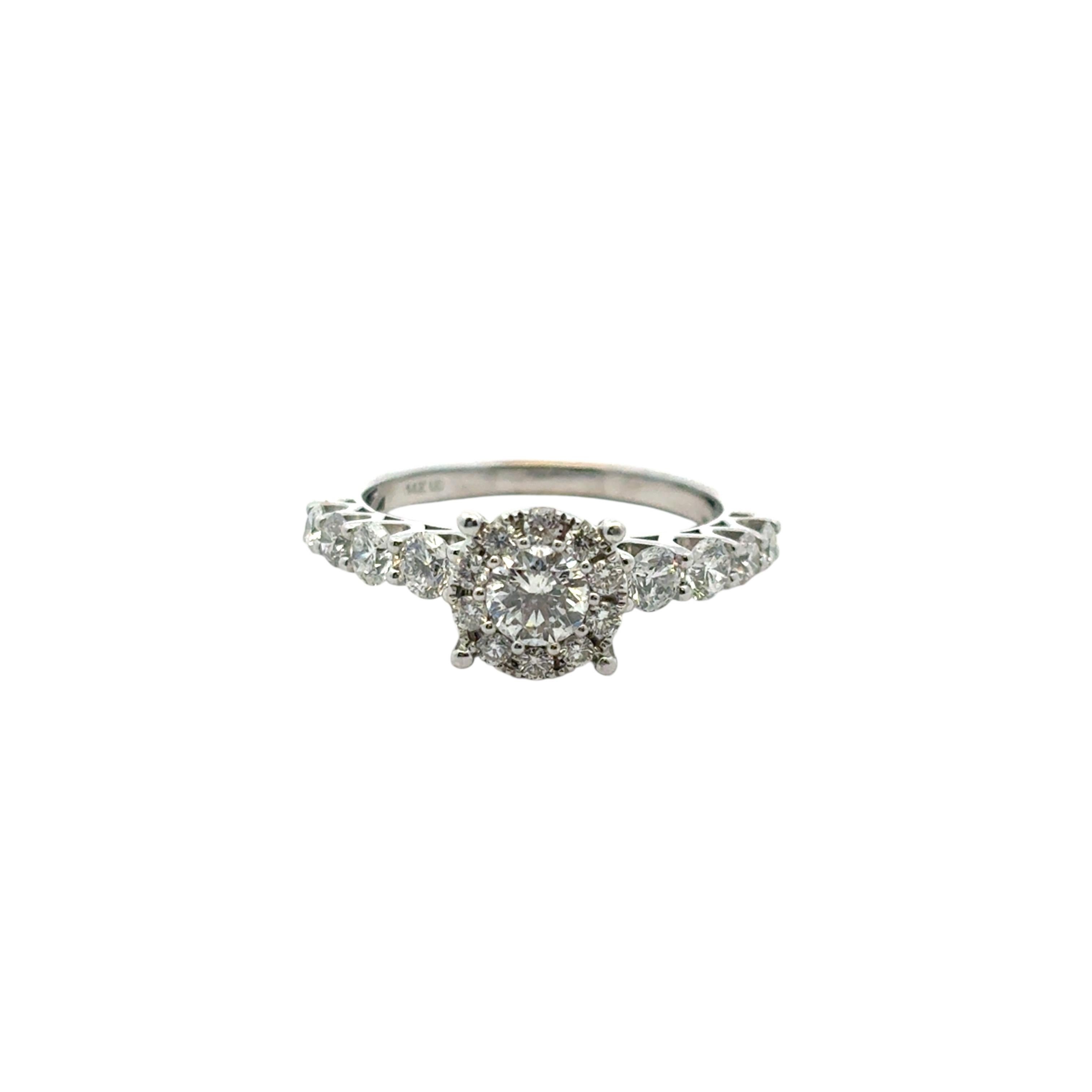 Bague de fiançailles en or blanc 14 carats avec diamants d'environ 0,80 carat en vente 13