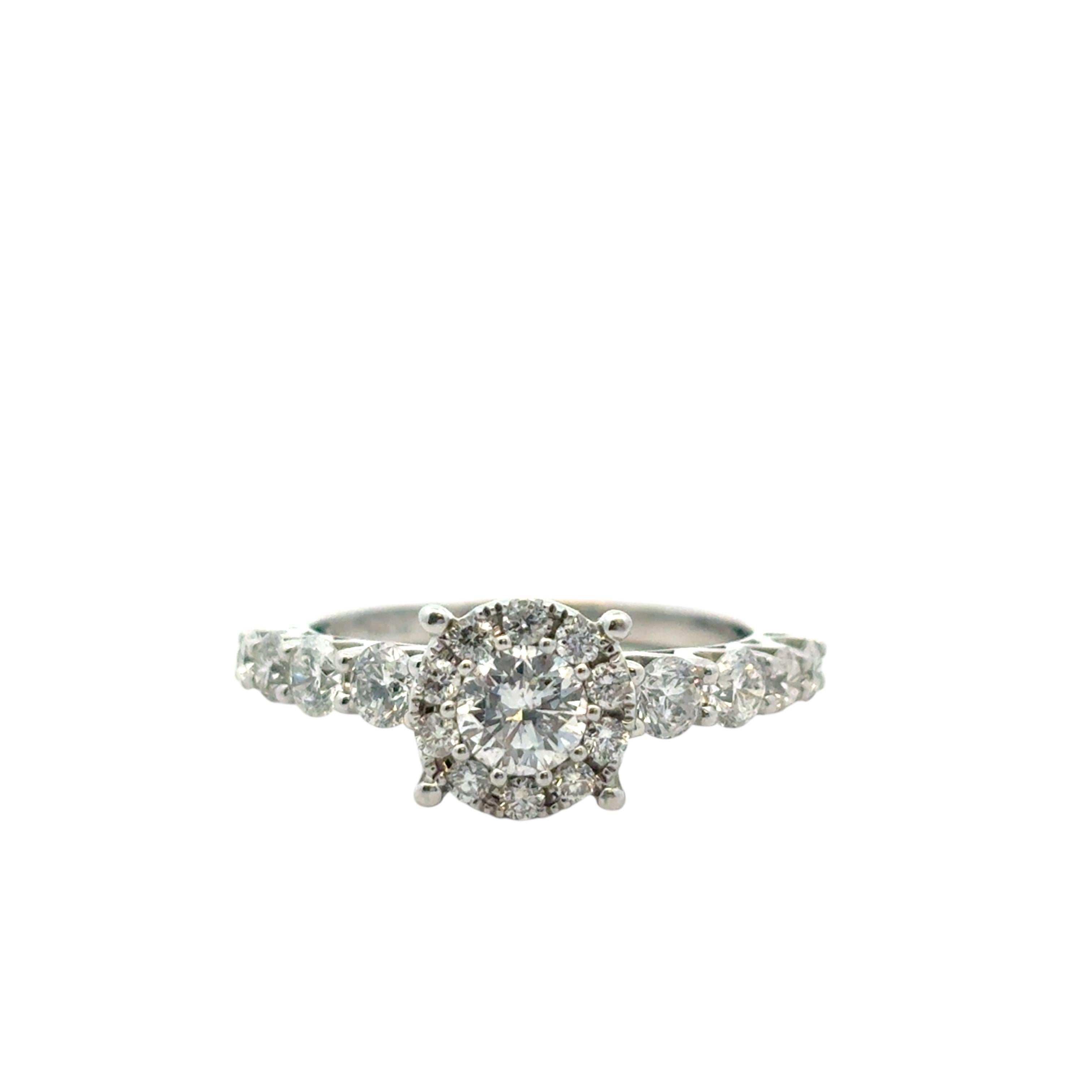 Bague de fiançailles en or blanc 14 carats avec diamants d'environ 0,80 carat

Cette magnifique bague de fiançailles en diamant de 0,80ctw est en excellent état et est prête à être expédiée !

Style : Bague de fiançailles
MATERIAL : Or blanc