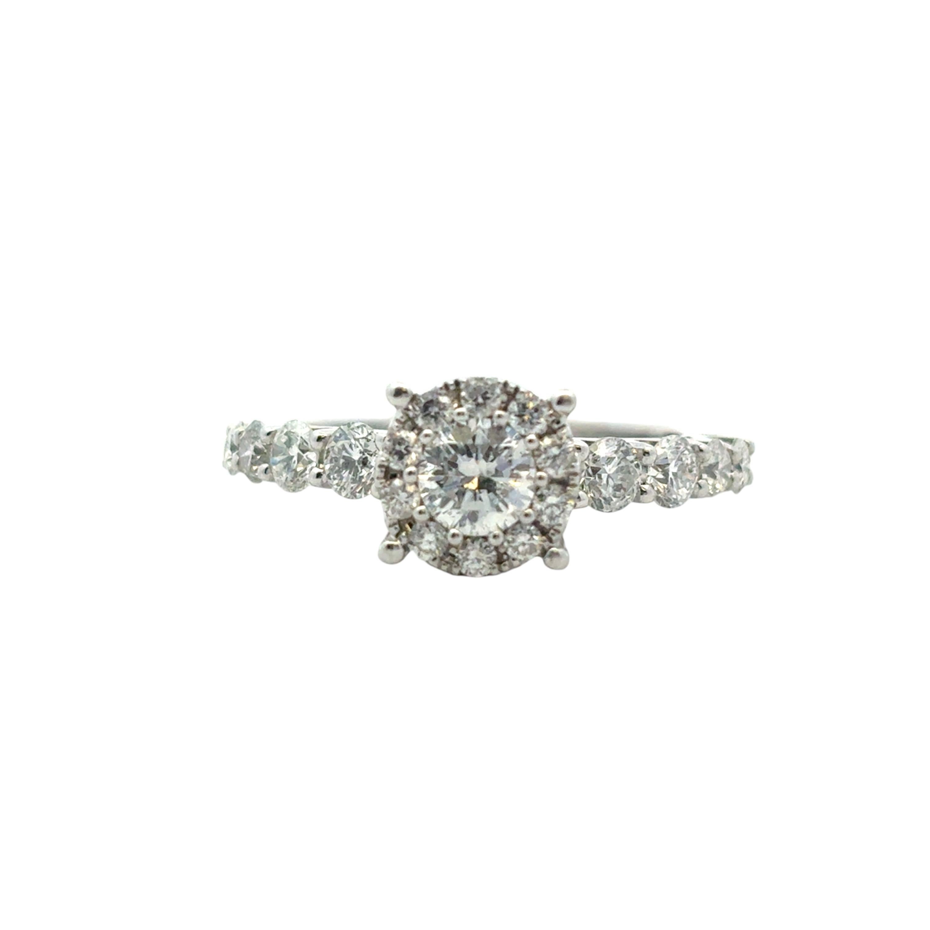 Moderne Bague de fiançailles en or blanc 14 carats avec diamants d'environ 0,80 carat en vente