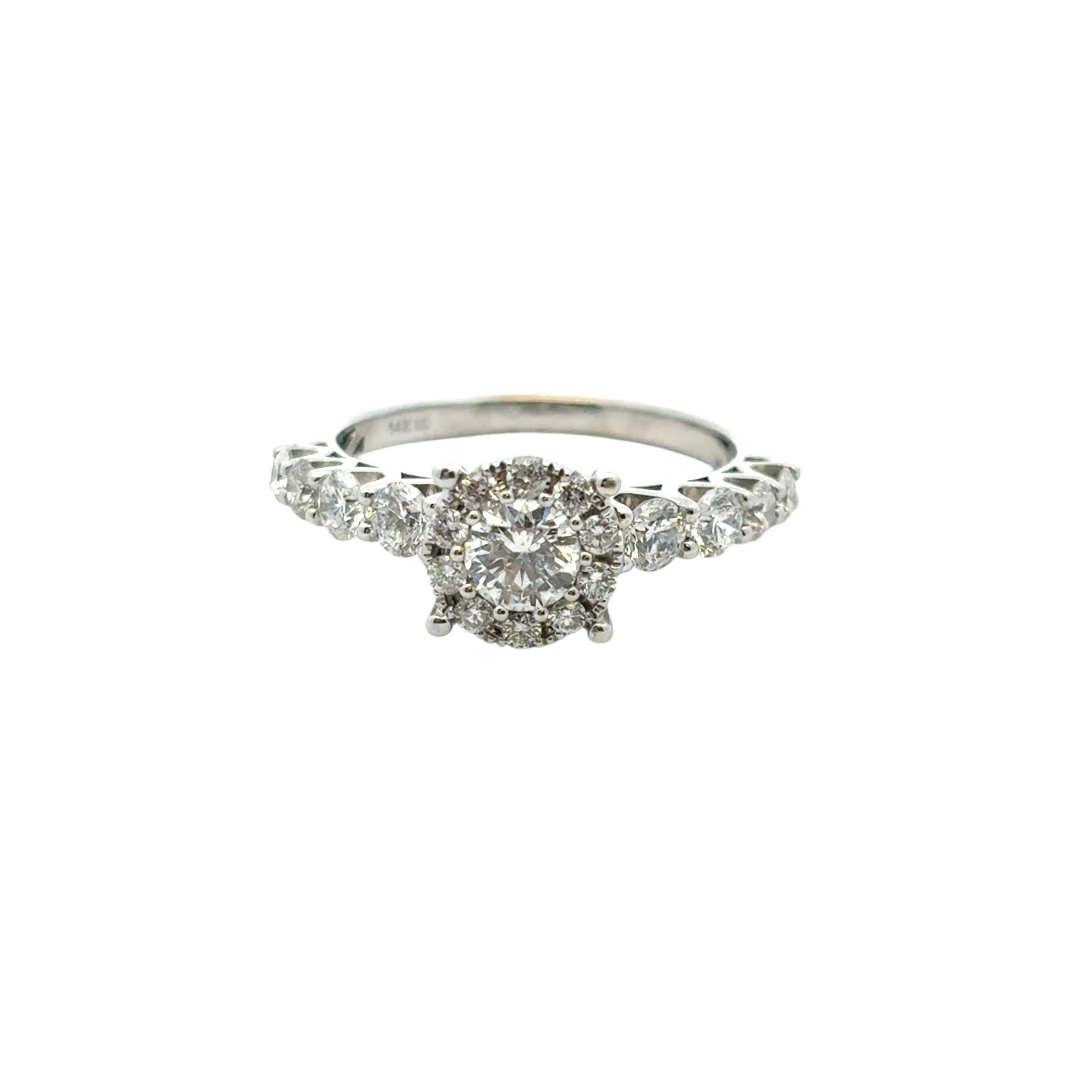 Bague de fiançailles en or blanc 14 carats avec diamants d'environ 0,80 carat Pour femmes en vente
