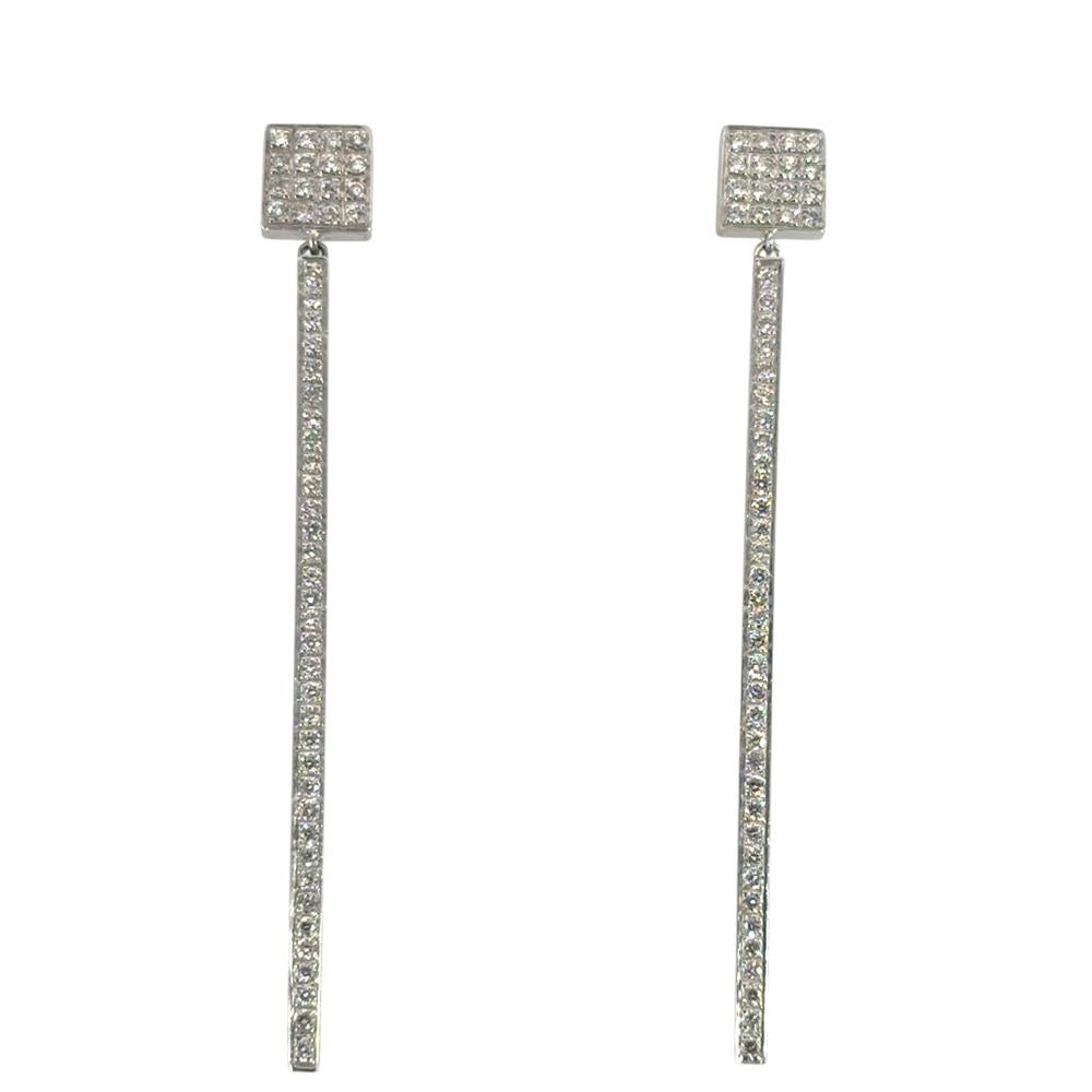 Orecchini pendenti in oro bianco 14k con diamanti tondi brillanti naturali di circa 0,85ctw

Questi splendidi orecchini pendenti con diamanti da 0,85 carati sono in ottime condizioni e pronti per essere spediti!

Tipo: Orecchini pendenti
Materiale: