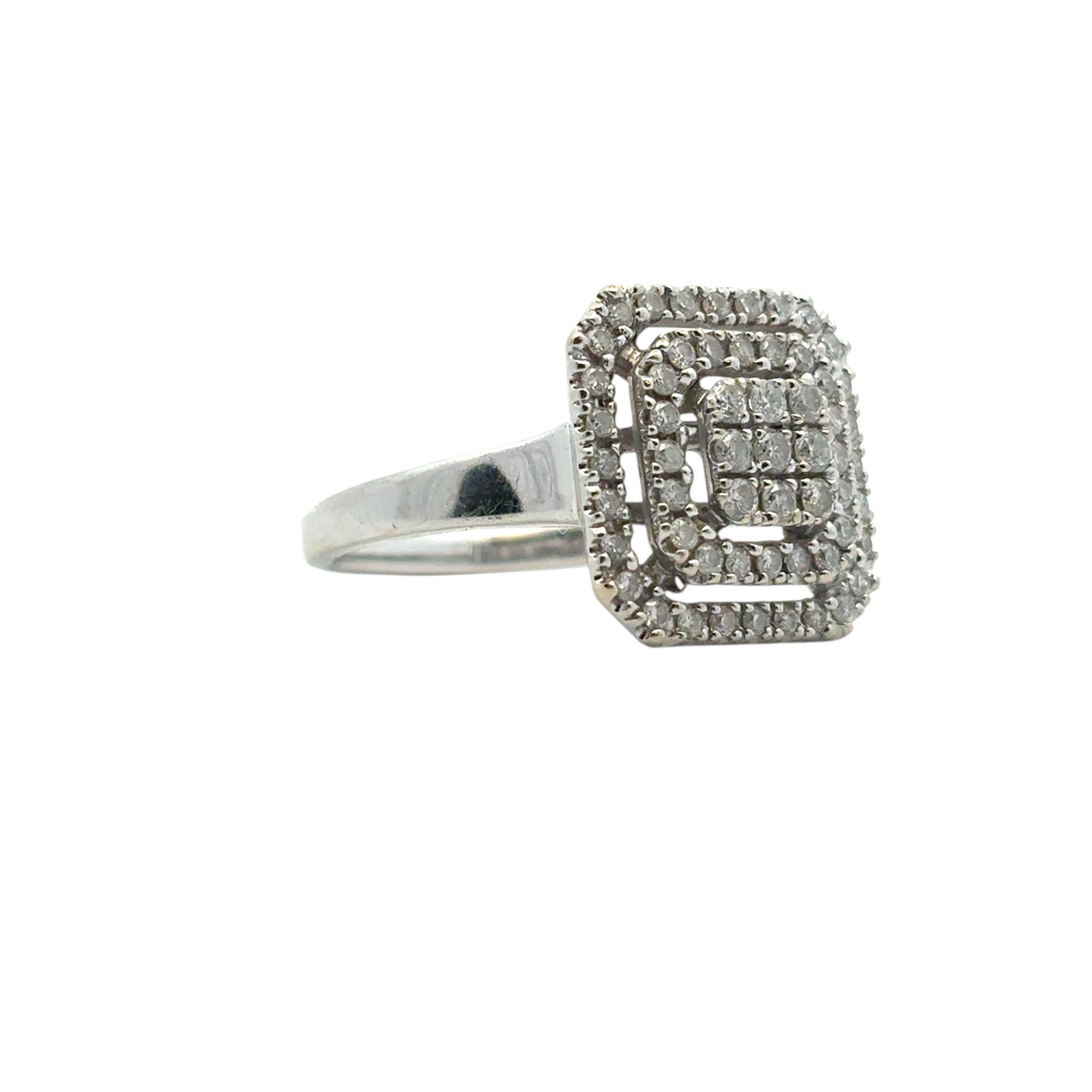 Taille ronde 14k White Gold approx. 1.7ctw Round Pave Diamond Square Ring en vente