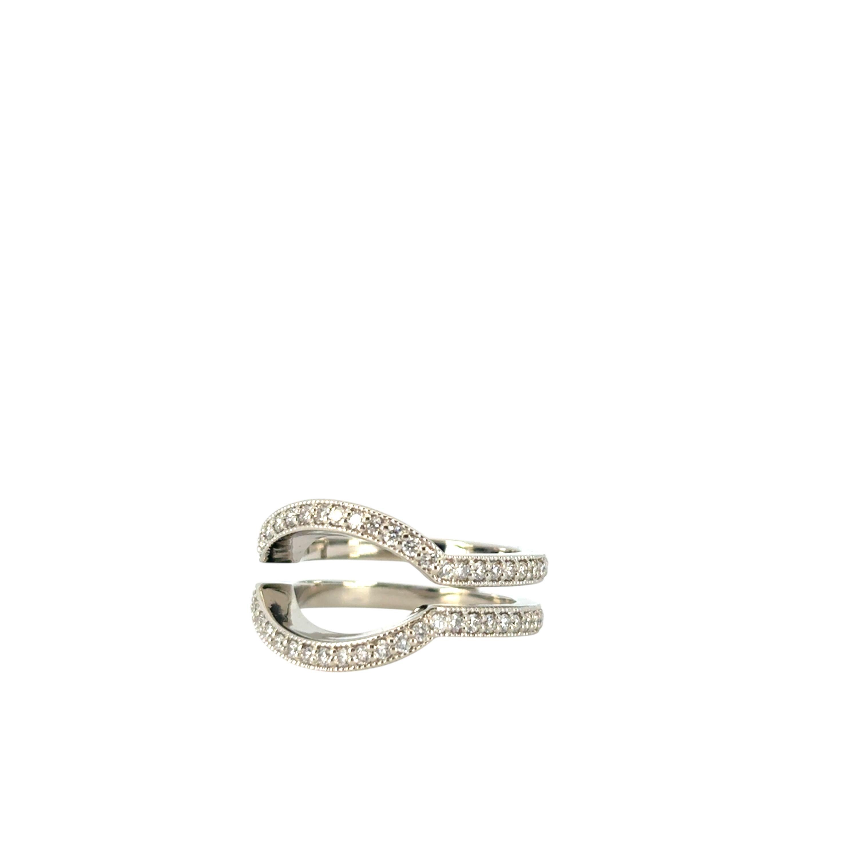 Bague en or blanc 14 carats mettant en valeur un diamant naturel d'environ 0,5 carat en vente 8