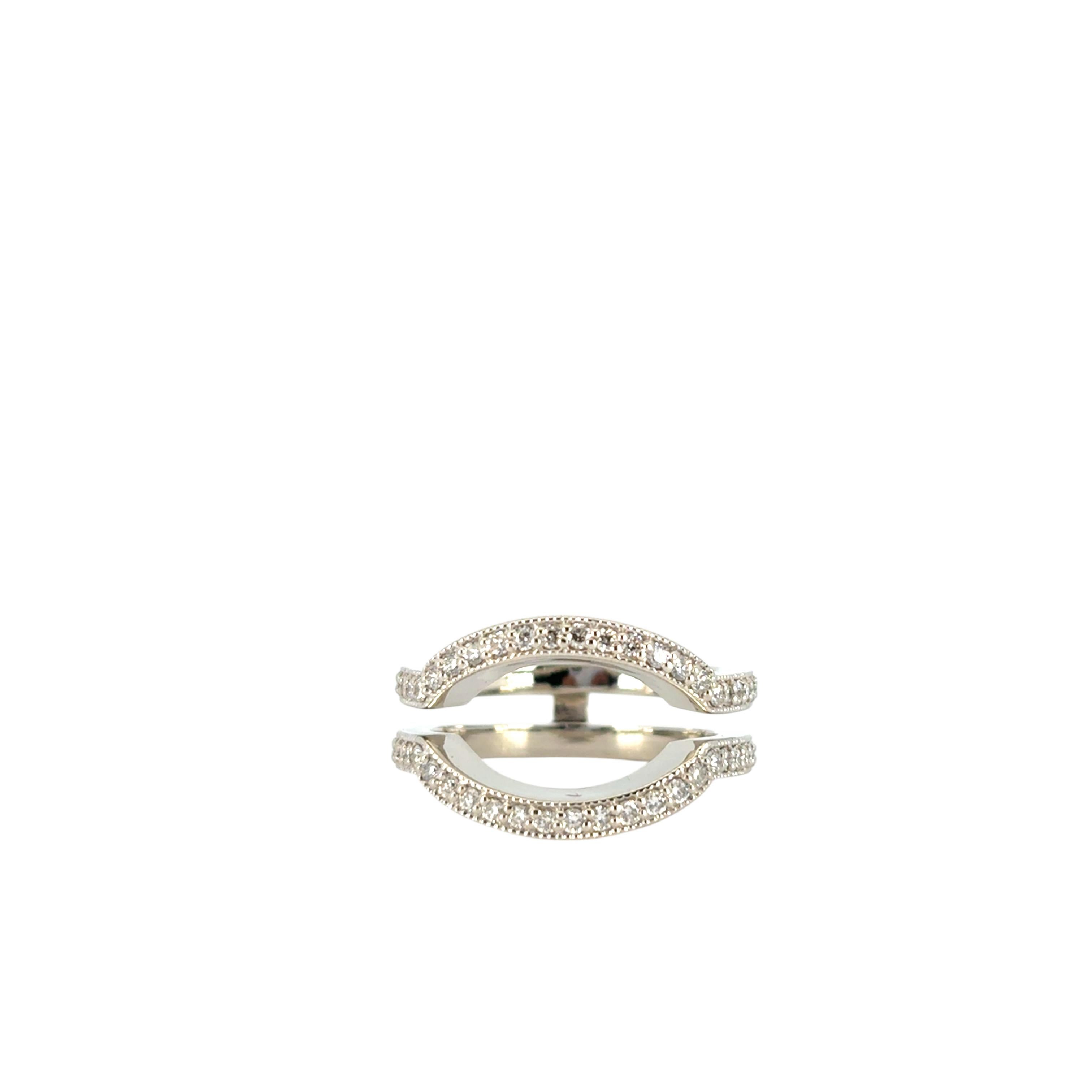 Bague en or blanc 14 carats mettant en valeur un diamant naturel d'environ 0,5 carat en vente 9