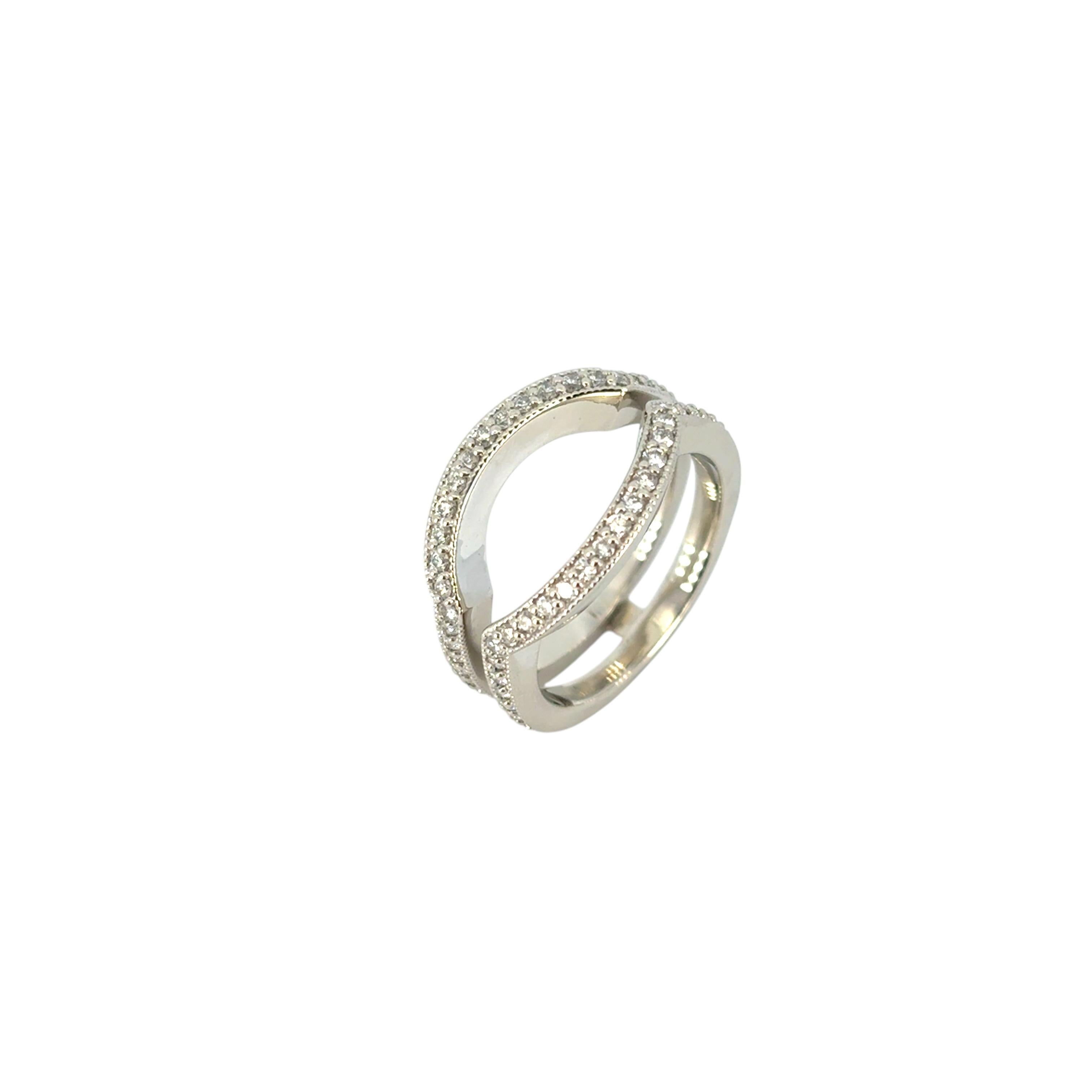 Bague en or blanc 14 carats mettant en valeur un diamant naturel d'environ 0,5 carat en vente 10