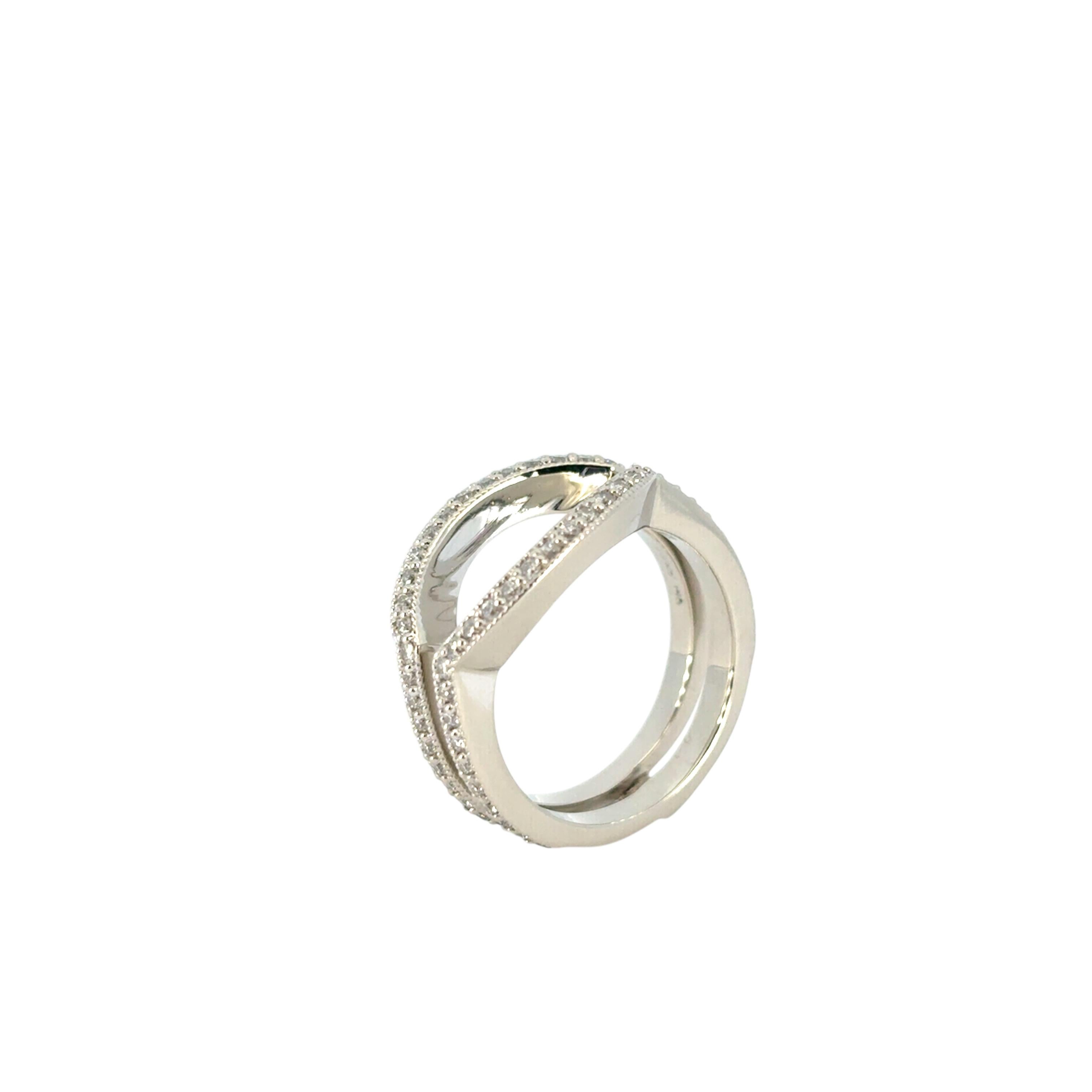 Bague en or blanc 14 carats mettant en valeur un diamant naturel d'environ 0,5 carat en vente 11