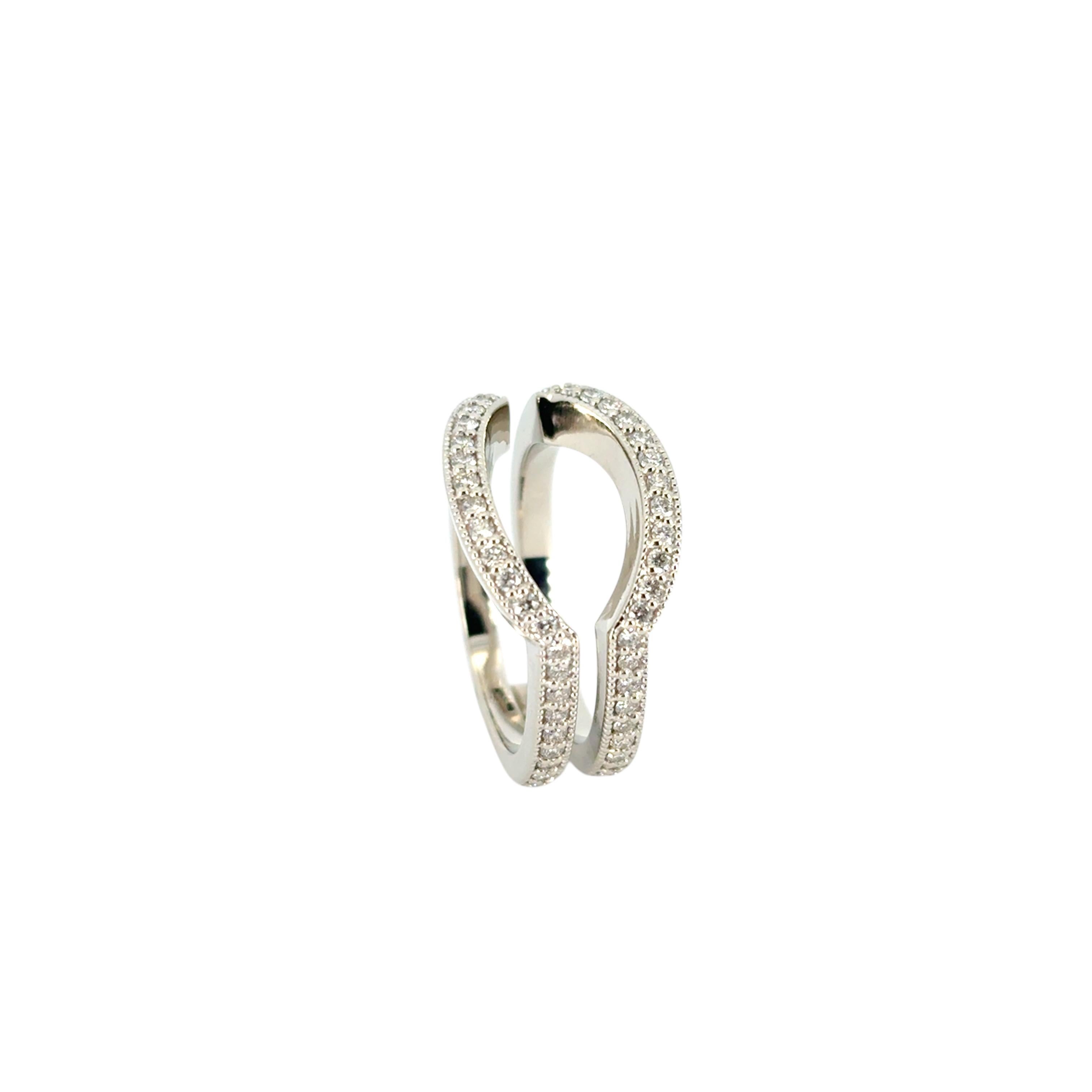 Bague en or blanc 14 carats mettant en valeur un diamant naturel d'environ 0,5 carat en vente 12