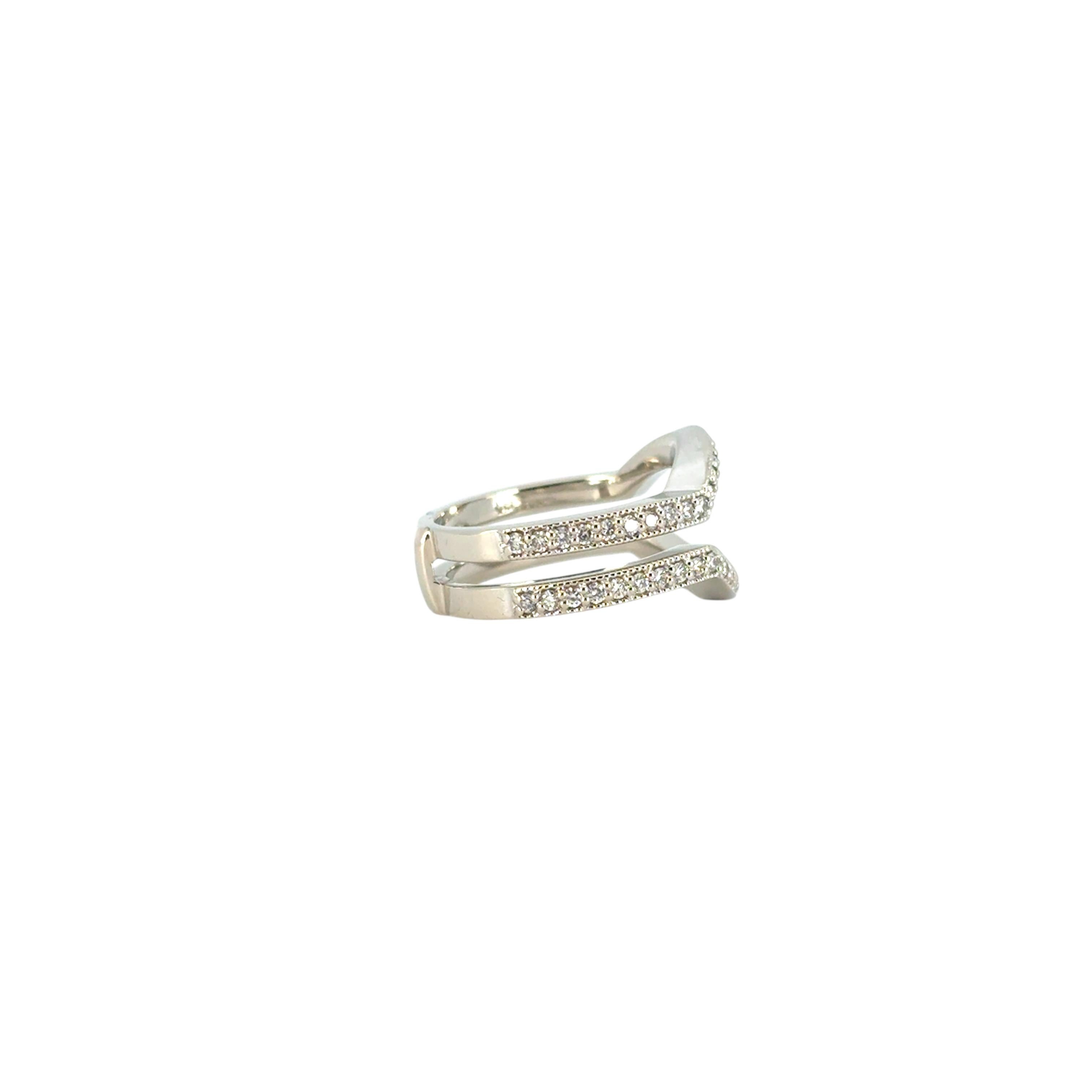 Bague en or blanc 14 carats mettant en valeur un diamant naturel d'environ 0,5 carat Pour femmes en vente
