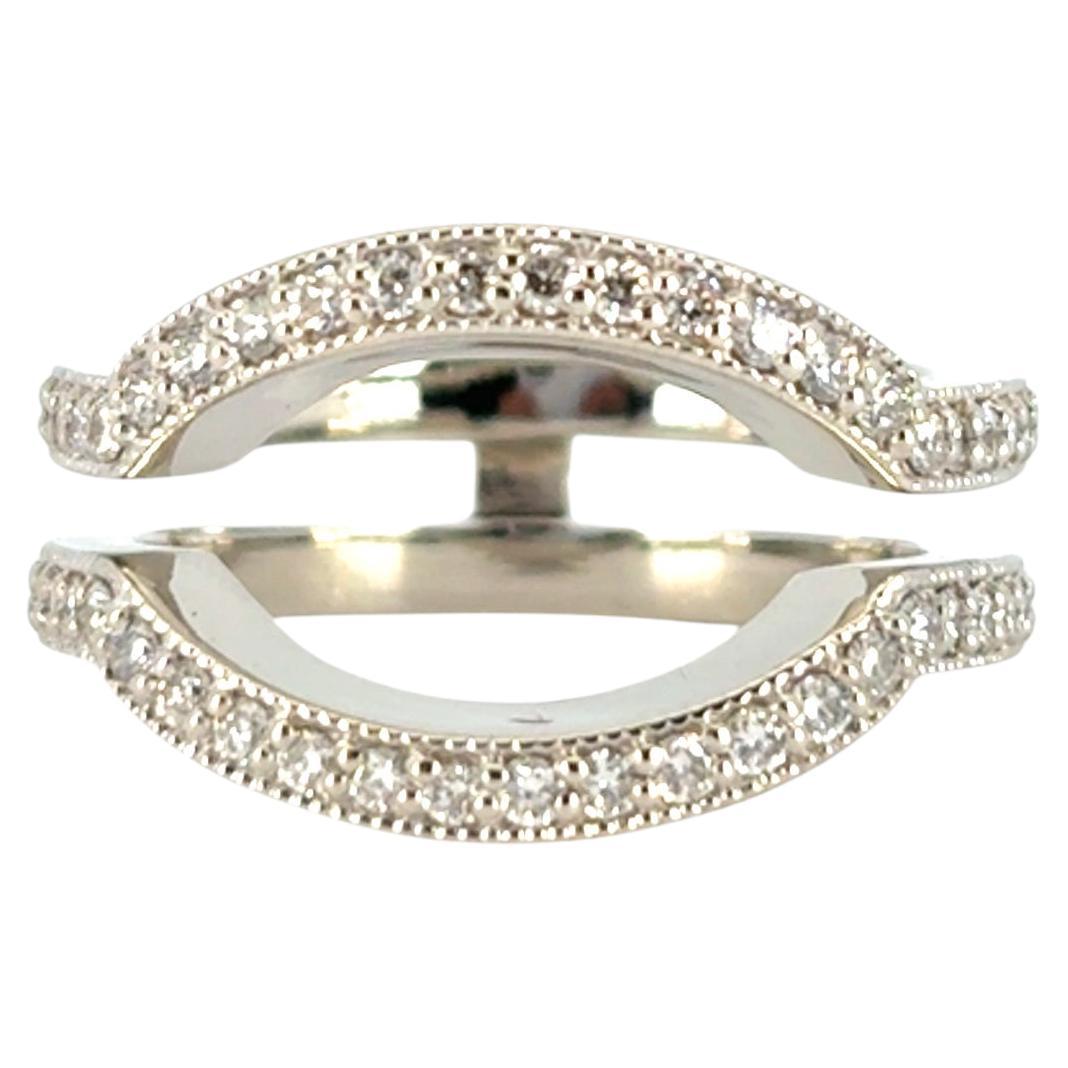 Bague en or blanc 14 carats mettant en valeur un diamant naturel d'environ 0,5 carat en vente