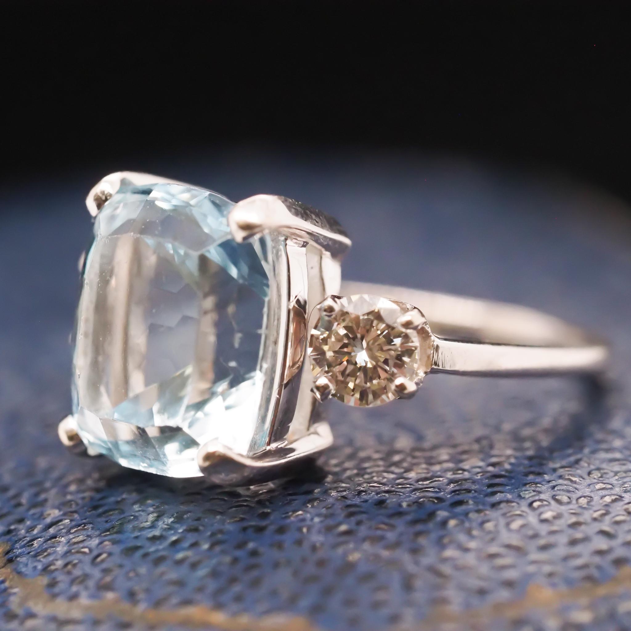 14K White Gold Aquamarine and Diamond 3 Stone Ring For Sale 2