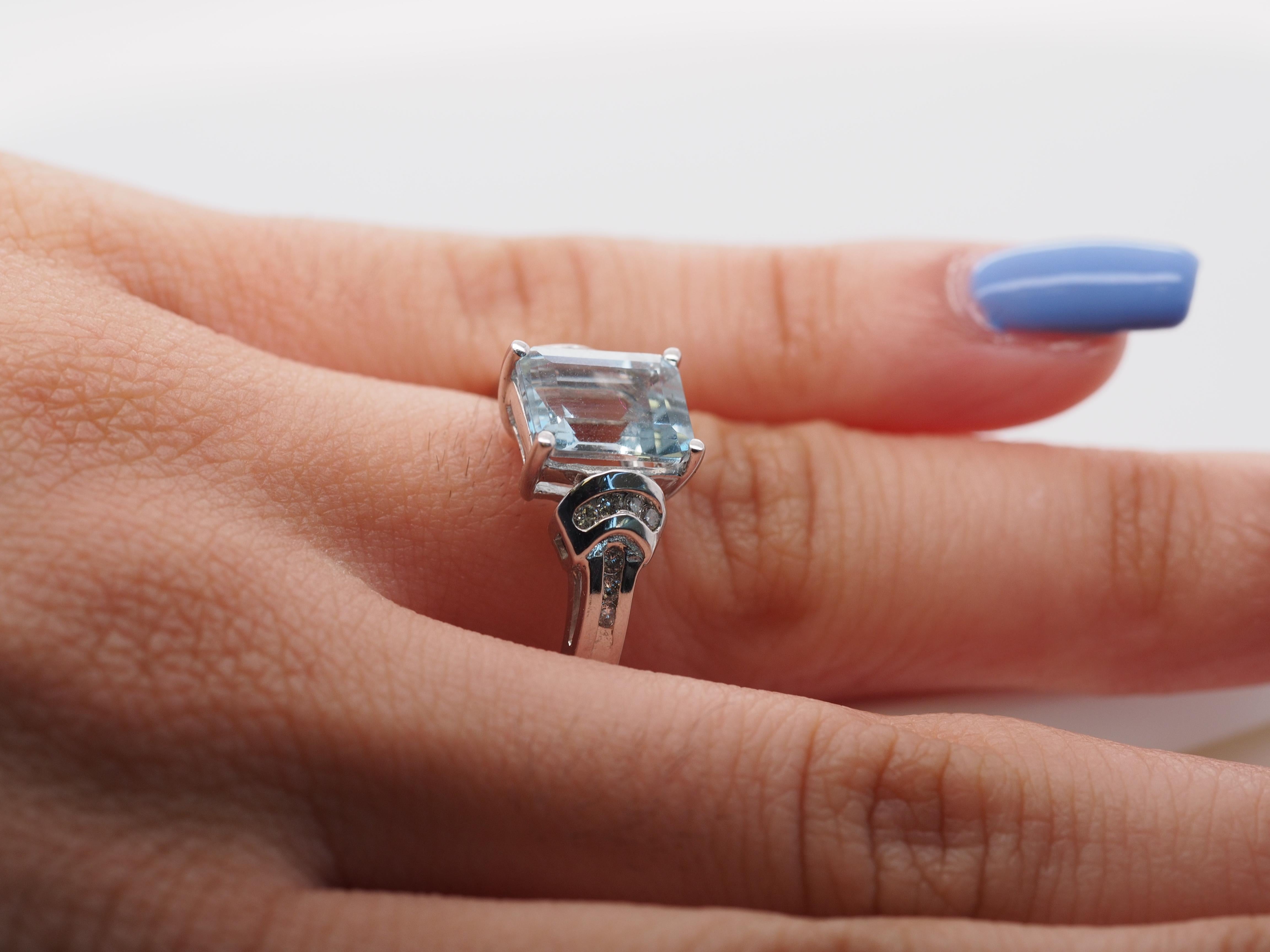 14k White Gold Aquamarine and Diamond Engagement Ring For Sale 2