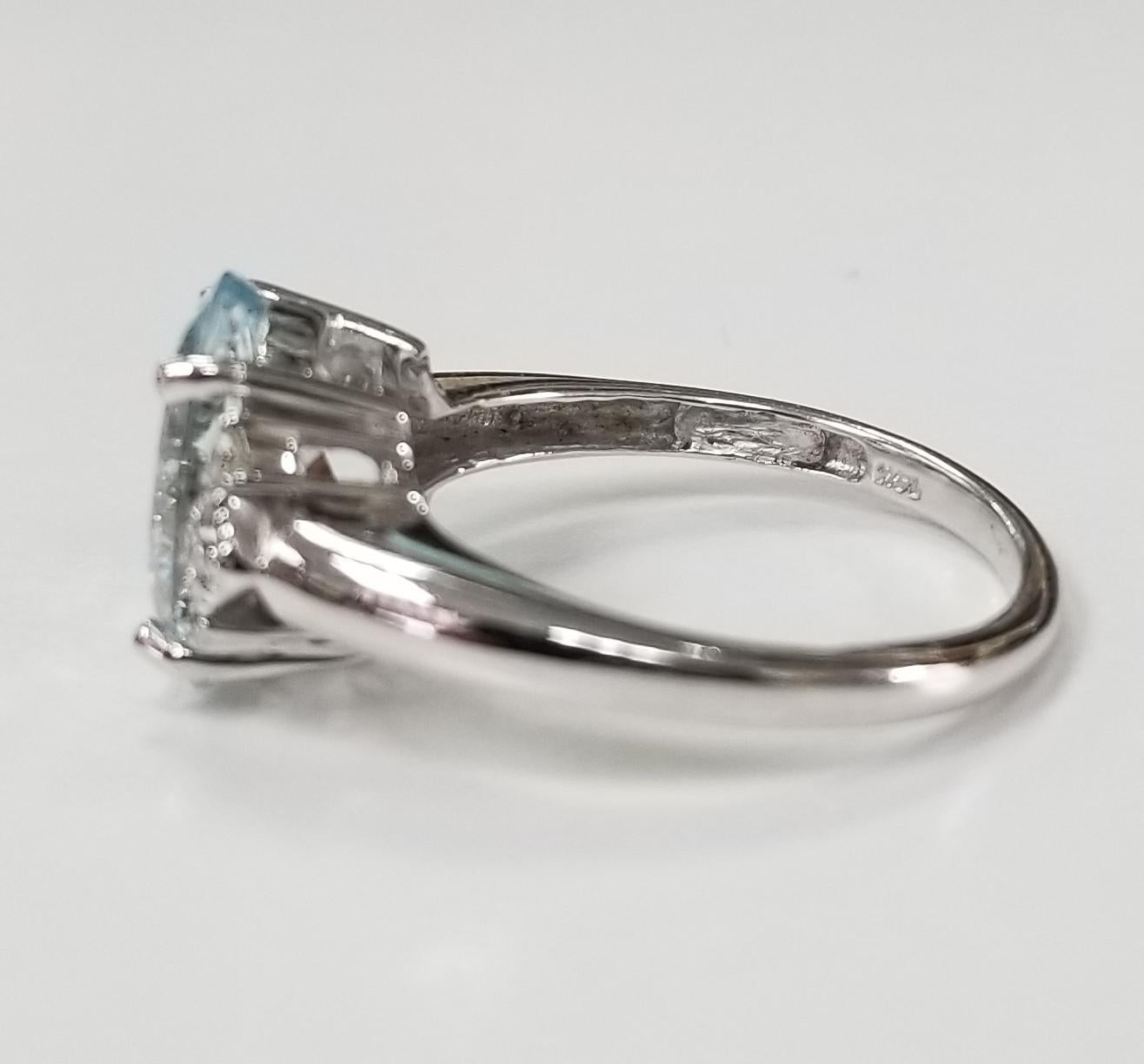 14 Karat White Gold Aquamarine and Diamond Ring (Zeitgenössisch)