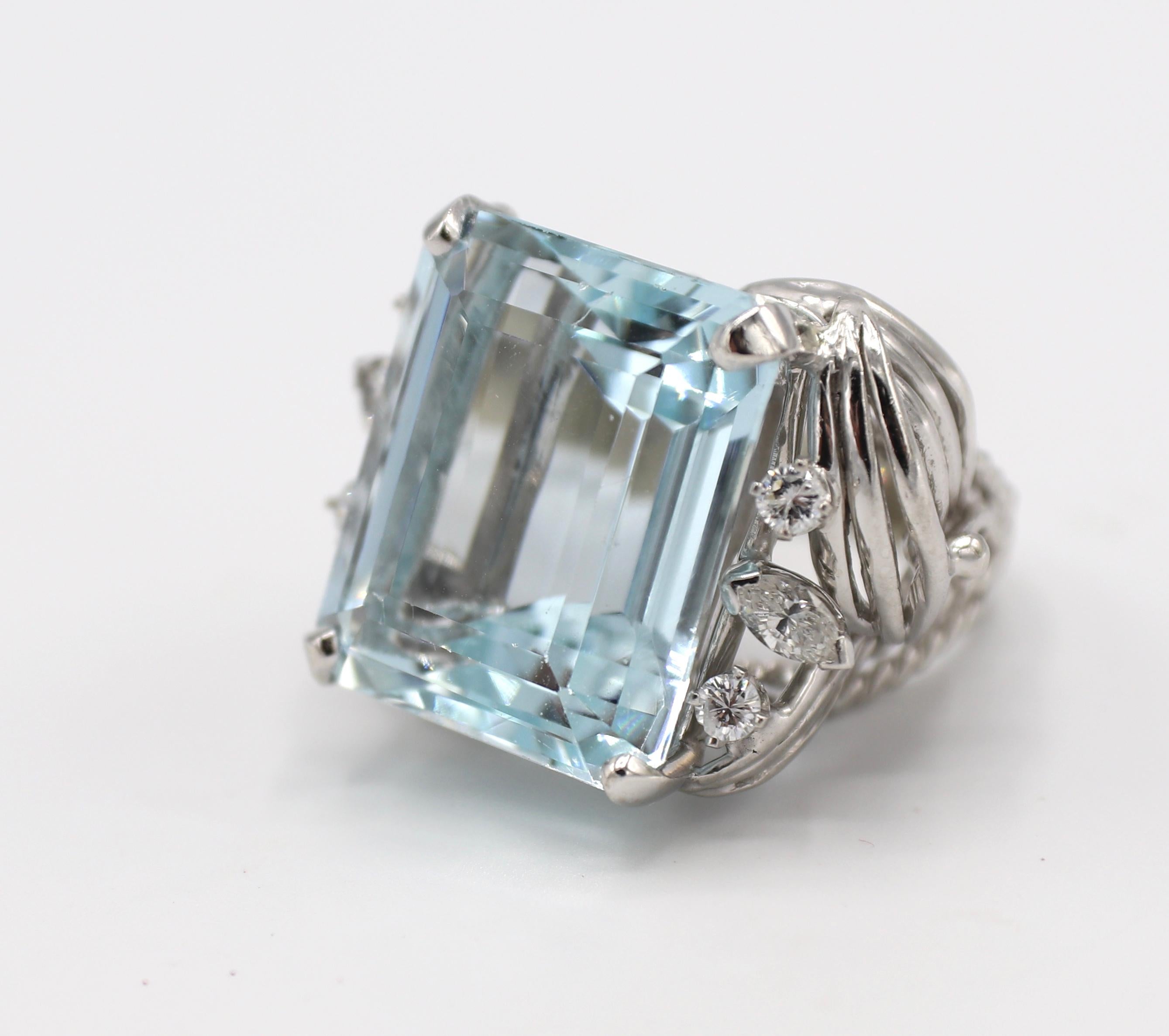 14 Karat White Gold Aquamarine and Diamond Cocktail Ring In Good Condition In  Baltimore, MD