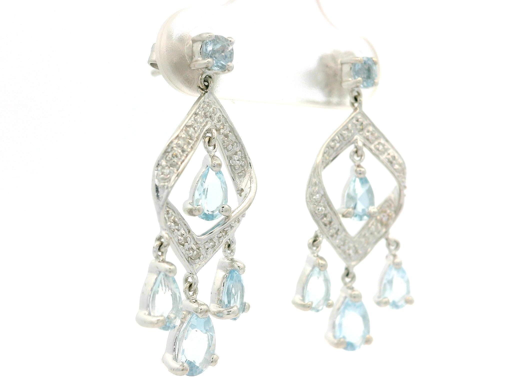 Taglio a goccia Orecchini pendenti con diamante e acquamarina in oro bianco 14k in vendita