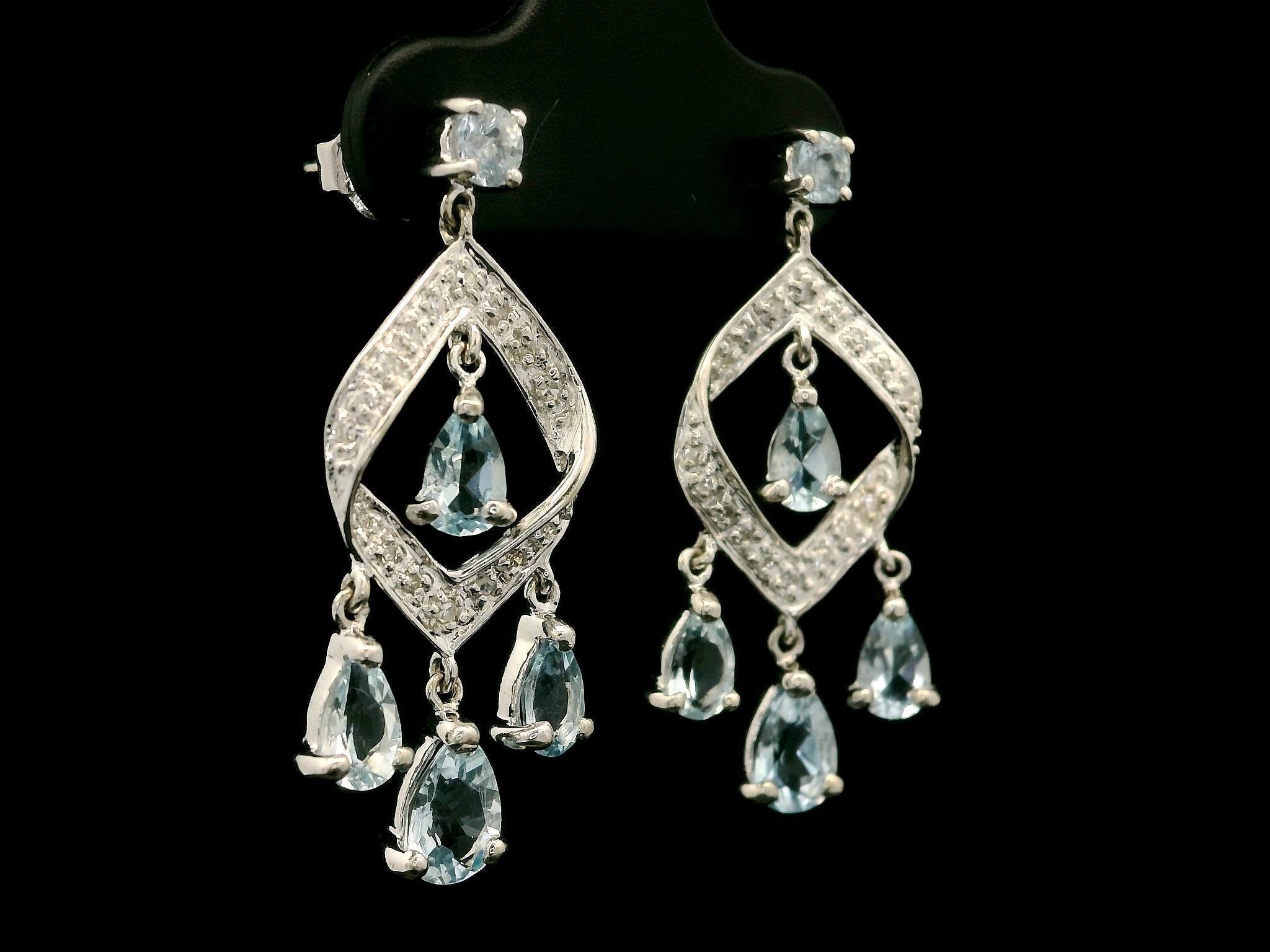 Orecchini pendenti con diamante e acquamarina in oro bianco 14k in vendita 1